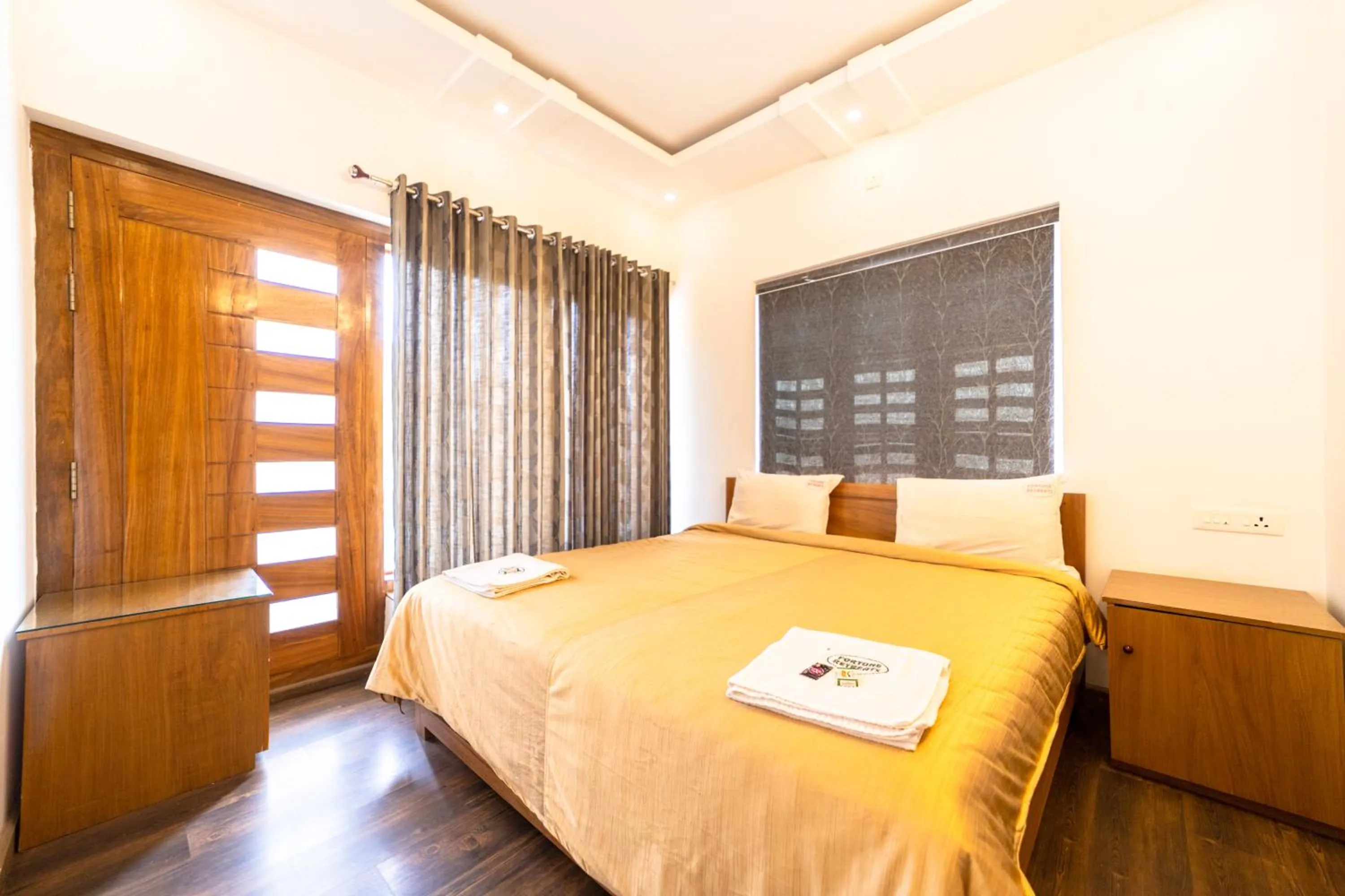 Photo of the whole room, Bed in Fortune Retreats