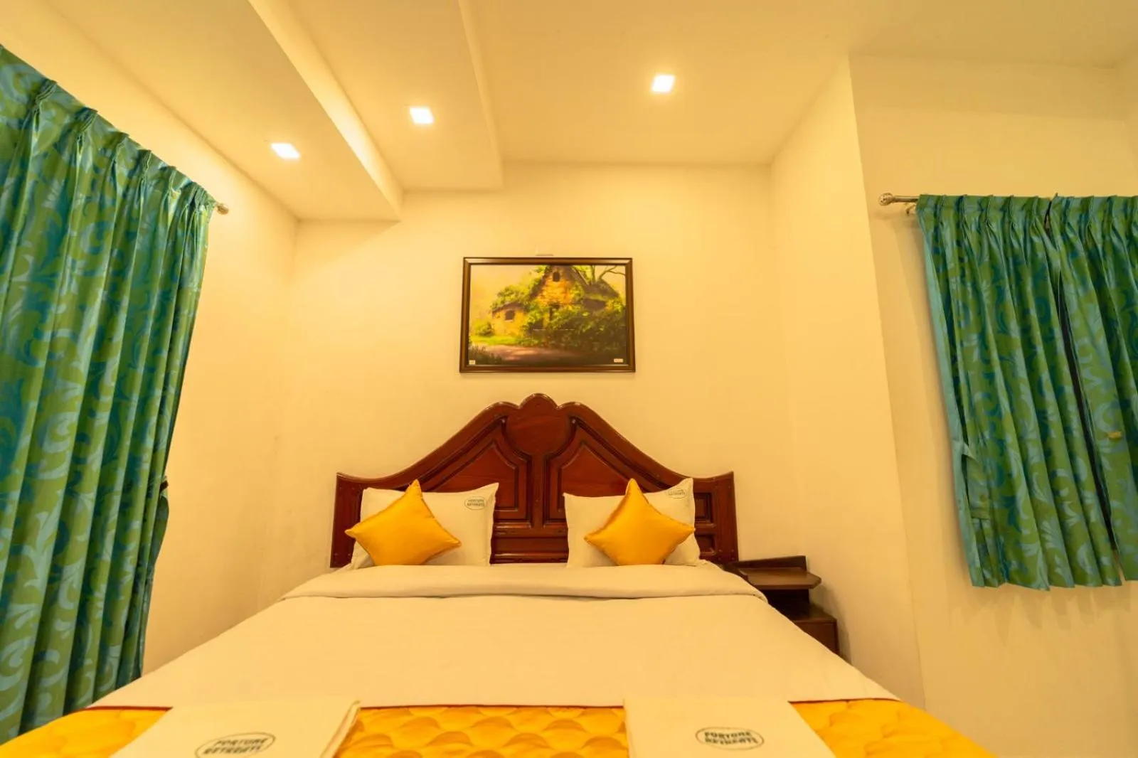 Photo of the whole room, Bed in Fortune Retreats