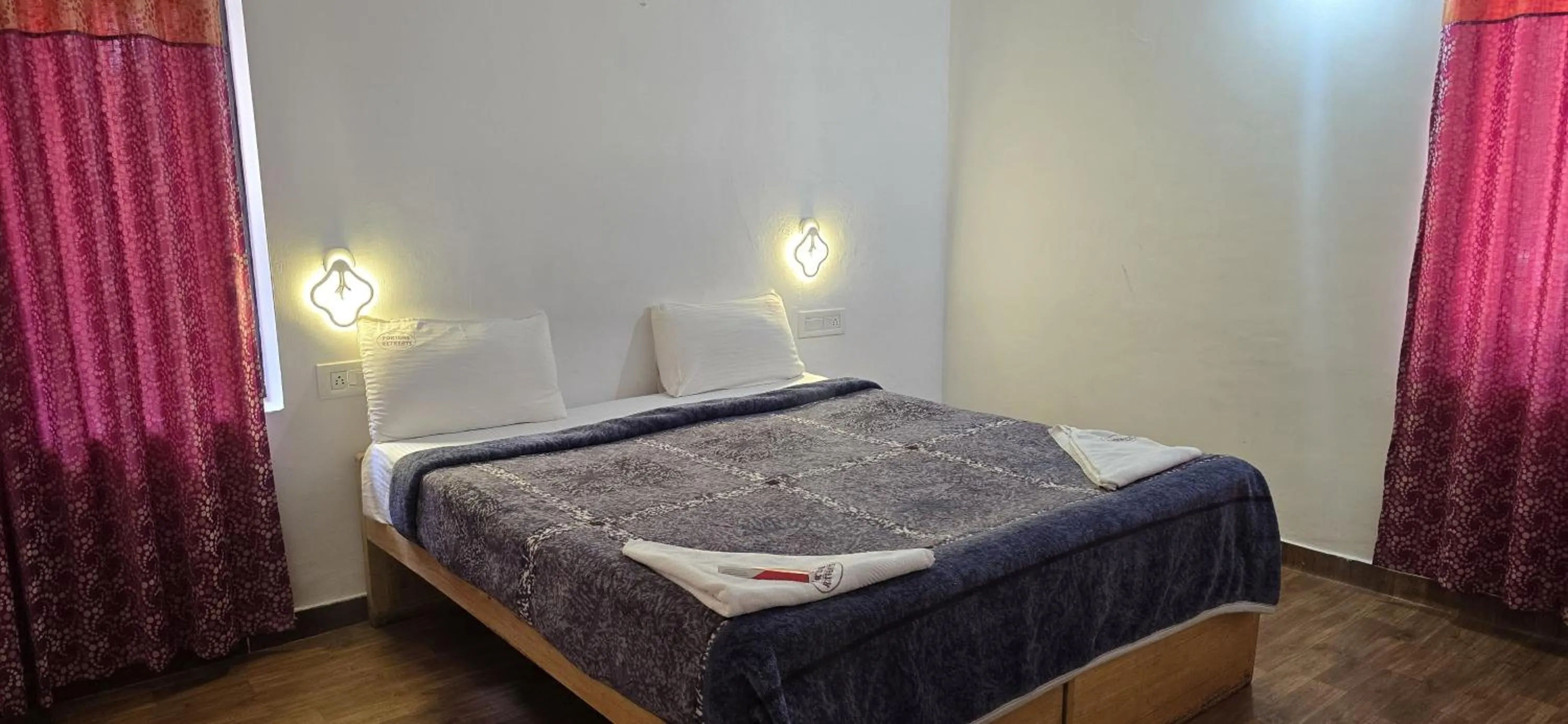 Photo of the whole room, Bed in Fortune Retreats