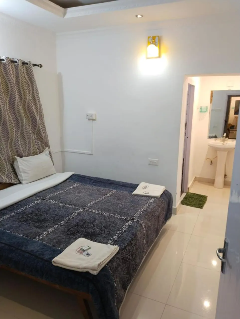 Photo of the whole room, Bed in Fortune Retreats