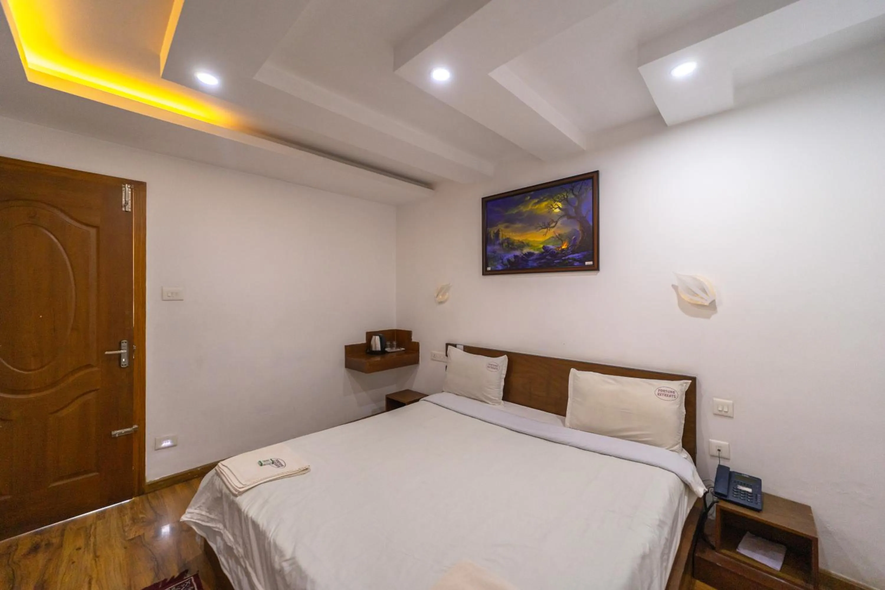 Photo of the whole room, Bed in Fortune Retreats