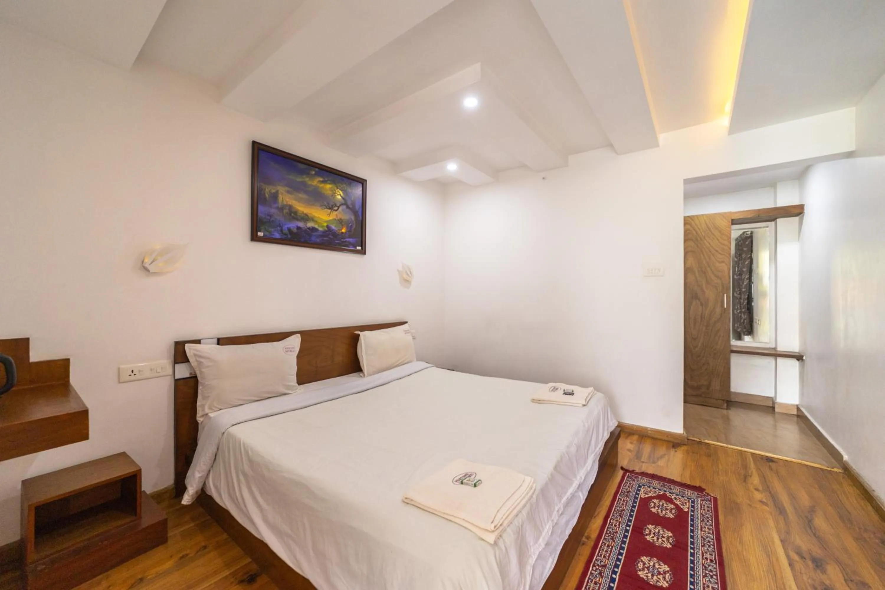 Photo of the whole room, Bed in Fortune Retreats