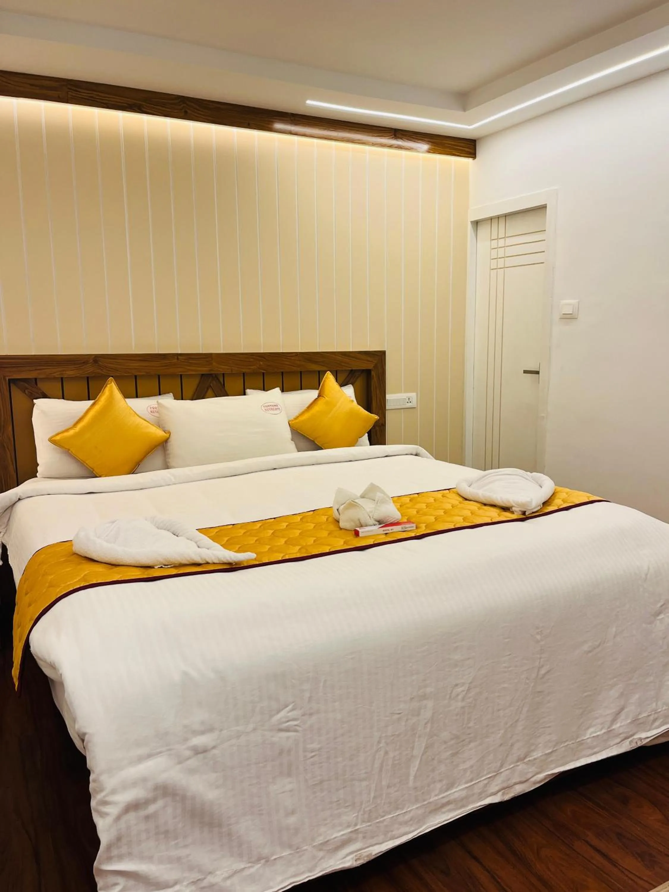 Photo of the whole room, Bed in Fortune Retreats