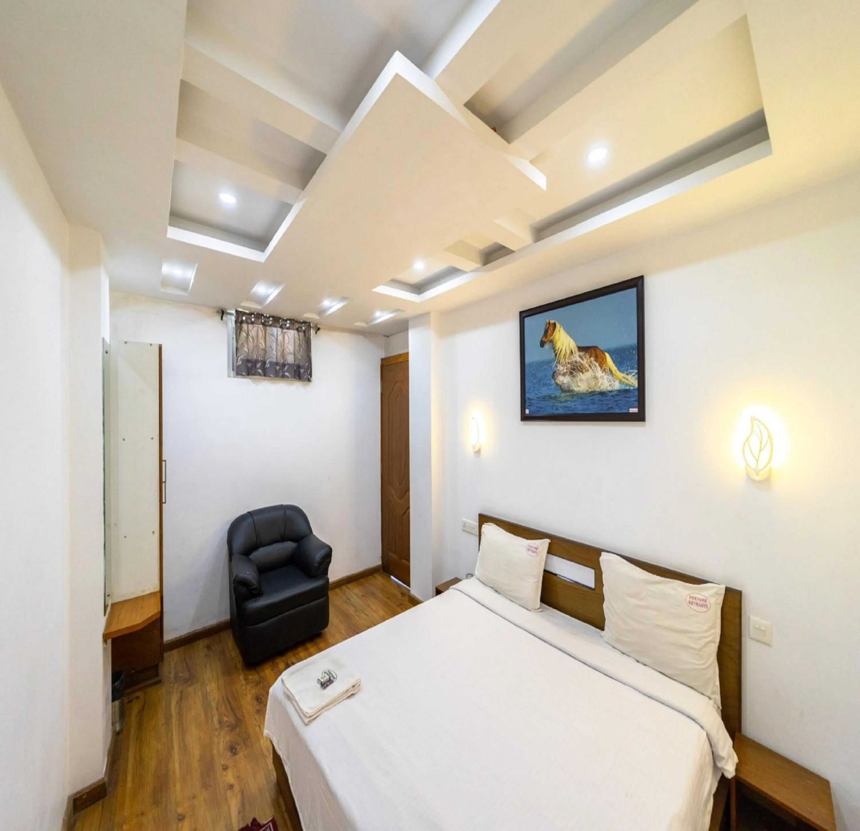 Photo of the whole room, Bed in Fortune Retreats