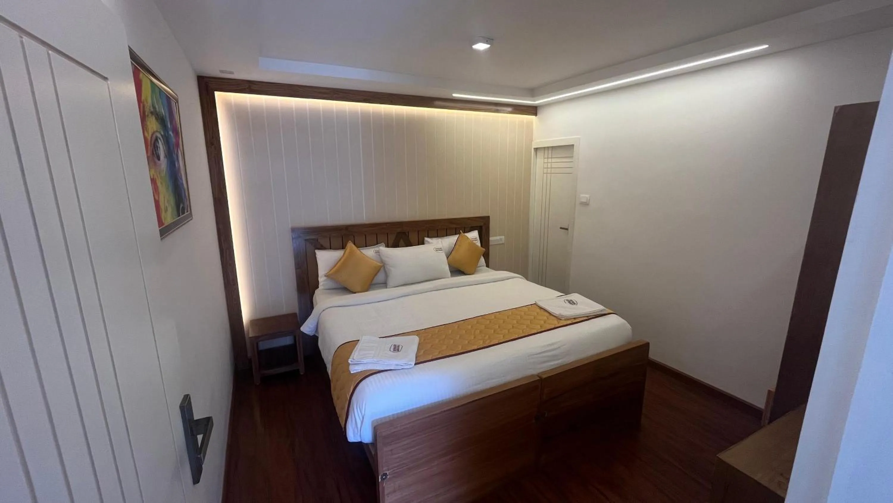 Photo of the whole room, Bed in Fortune Retreats