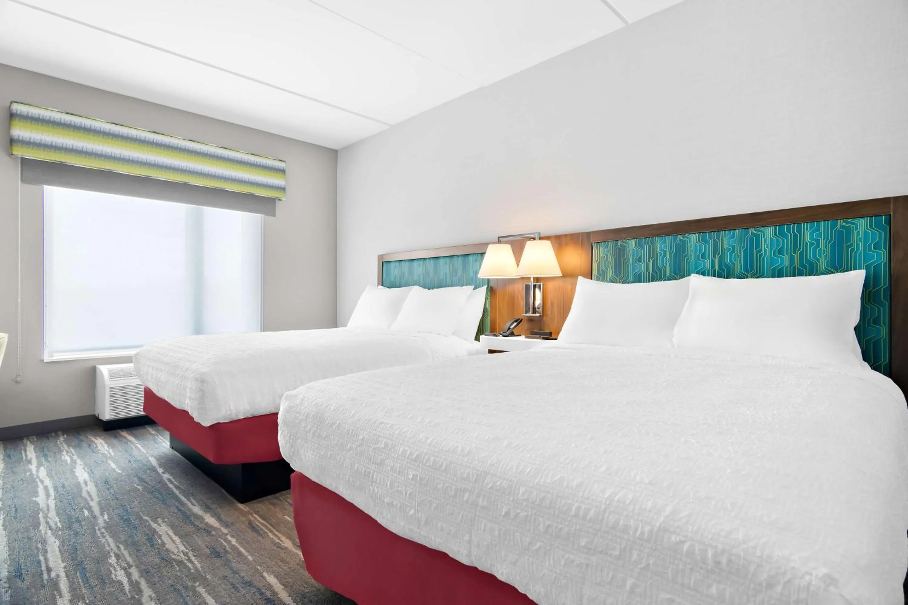 Bed in Hampton Inn & Suites Chicago Medical District Uic