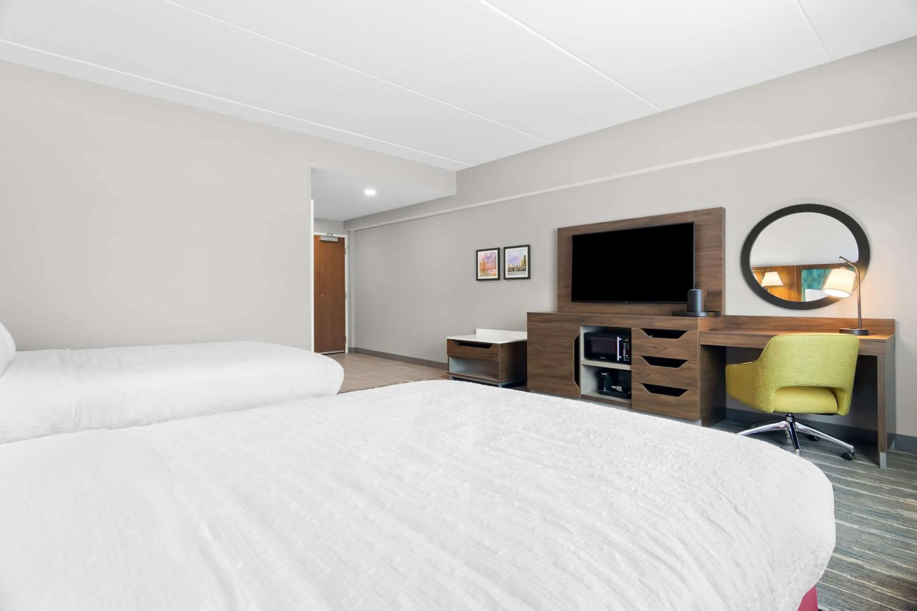 Bed in Hampton Inn & Suites Chicago Medical District Uic