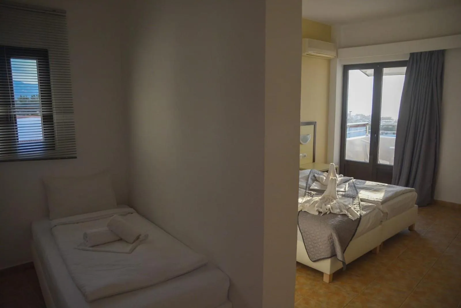 Bedroom, Bed in Sunset Paradise Resort