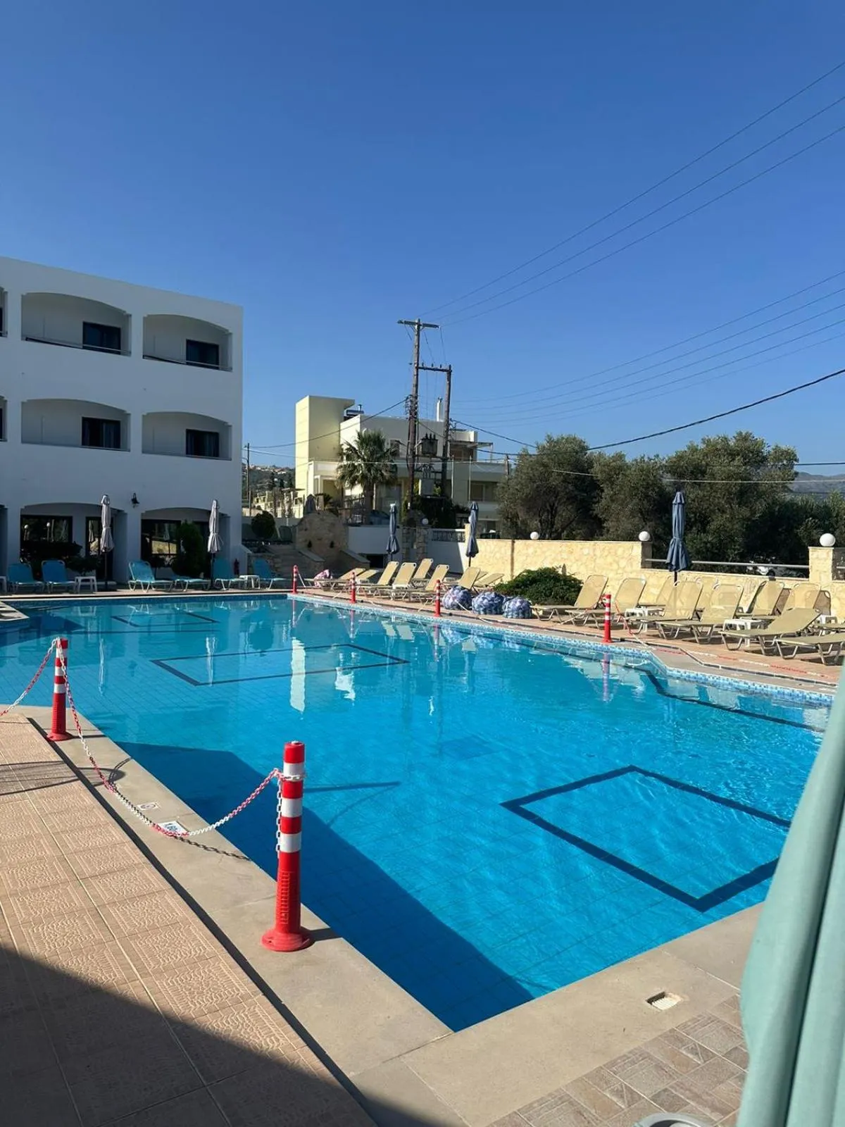 Swimming pool in Sunset Paradise Resort