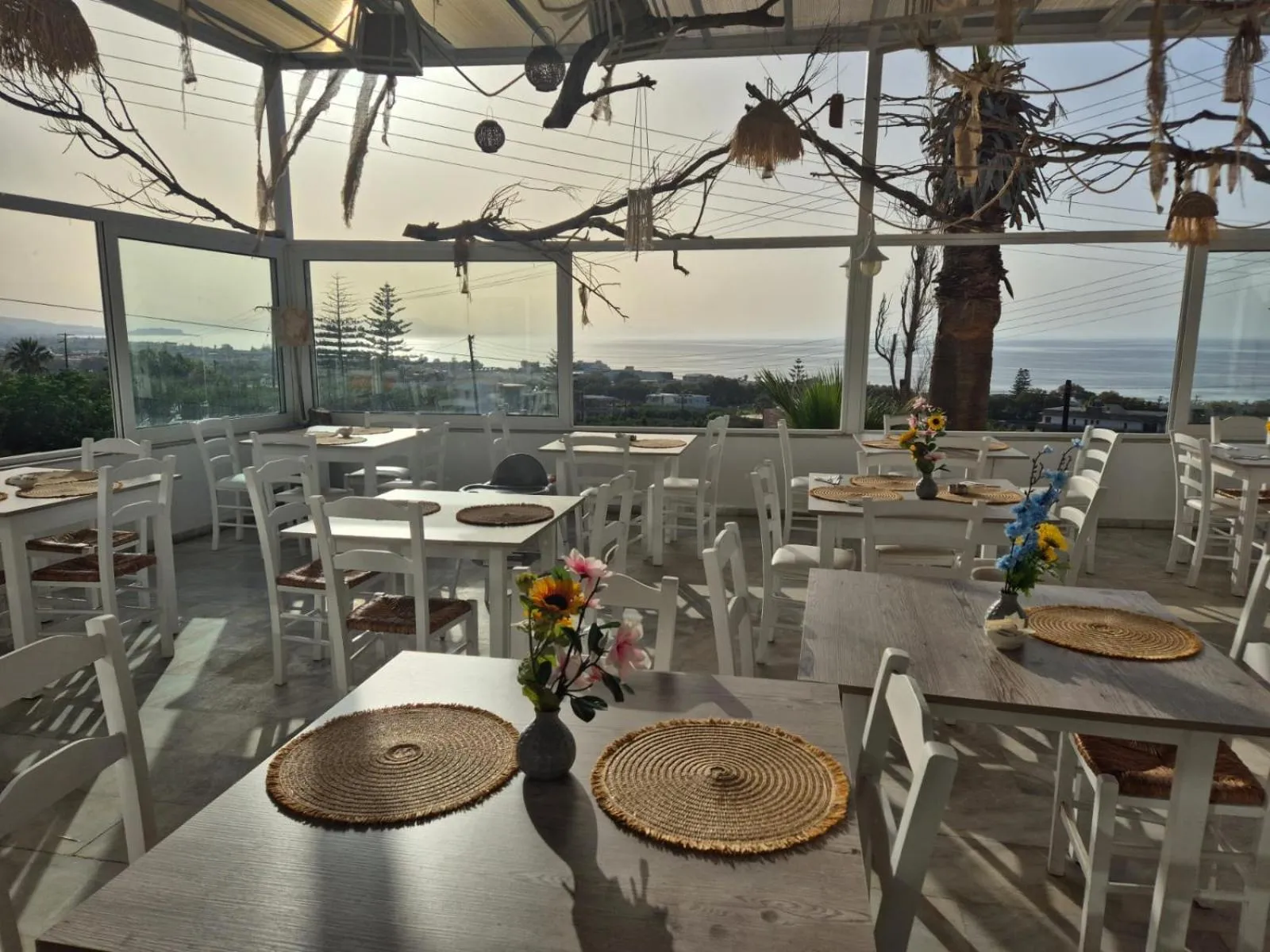 Restaurant/places to eat in Sunset Paradise Resort