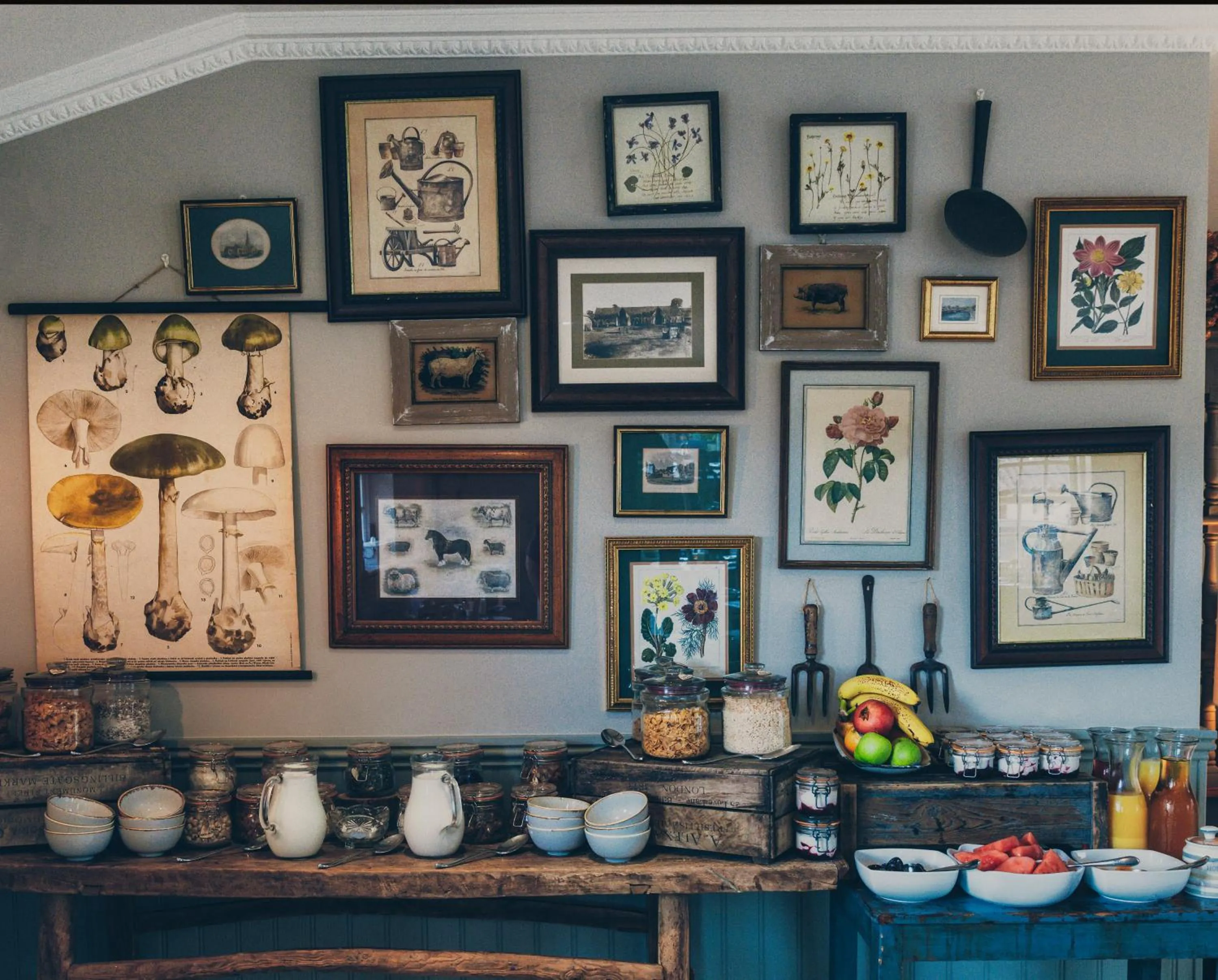 Restaurant/places to eat in Widbrook Grange