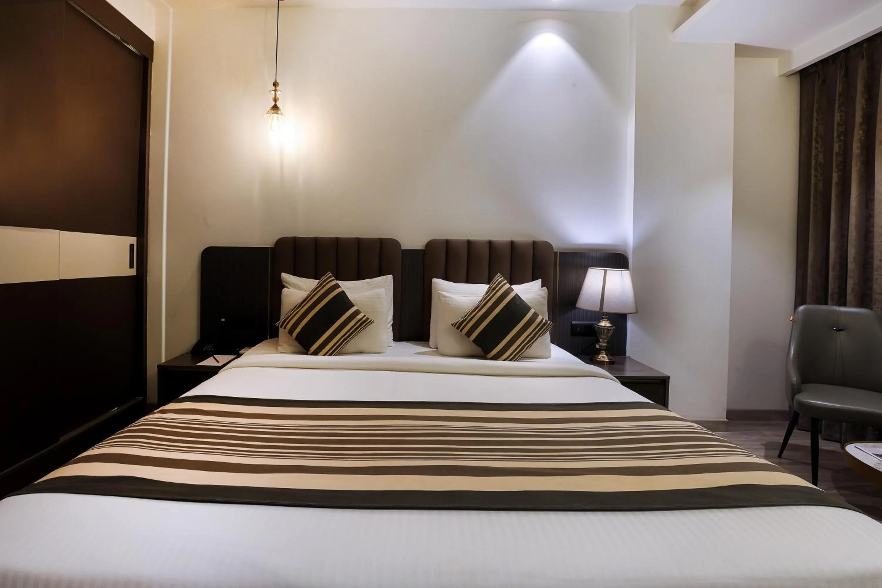 Photo of the whole room, Bed in OPO Iffco Chowk, Gurgaon