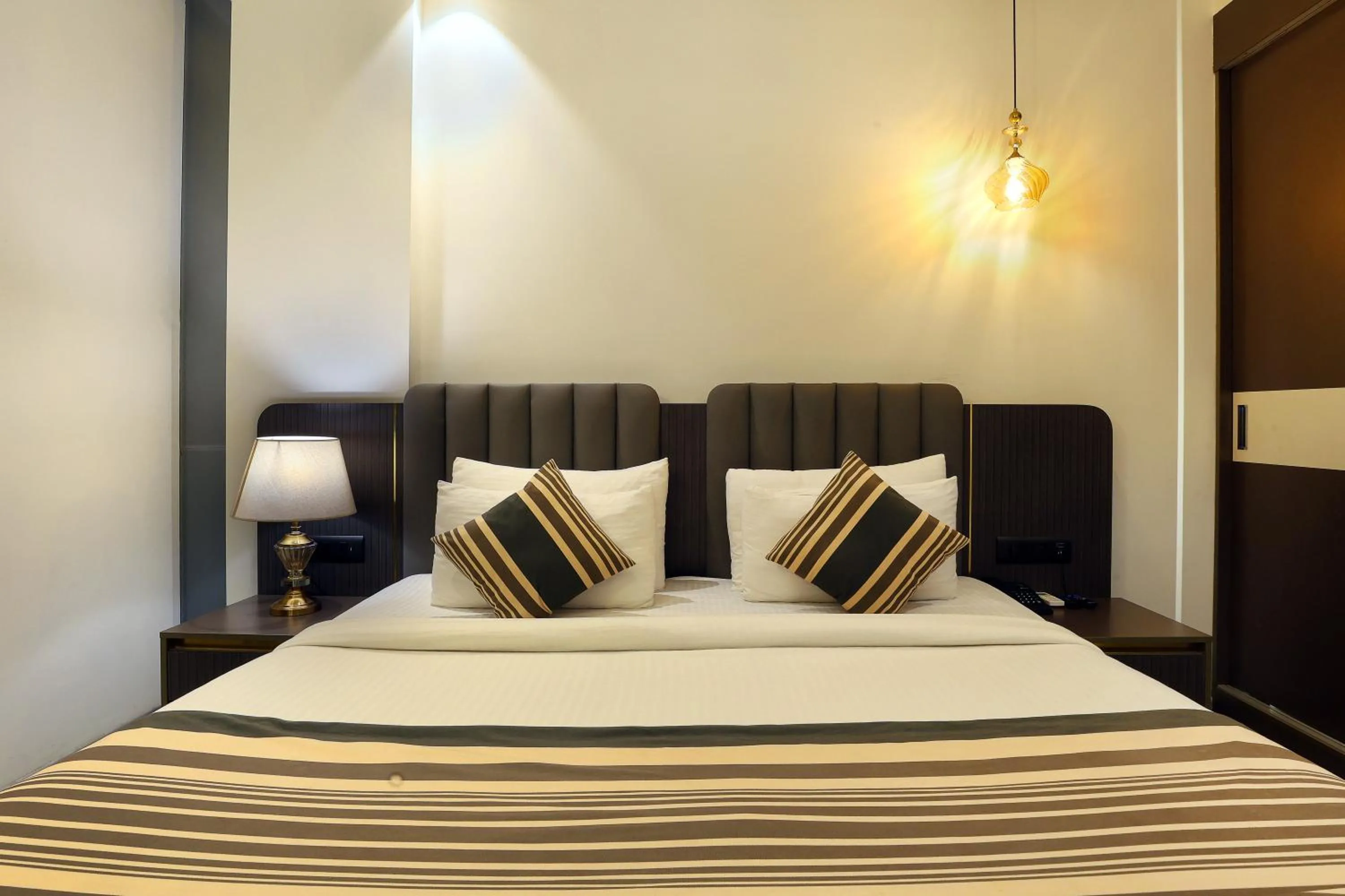 Photo of the whole room, Bed in OPO Iffco Chowk, Gurgaon