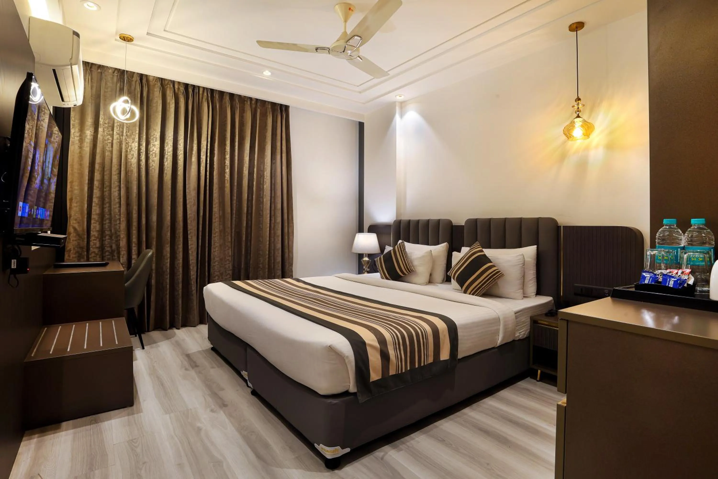 Photo of the whole room, Bed in OPO Iffco Chowk, Gurgaon