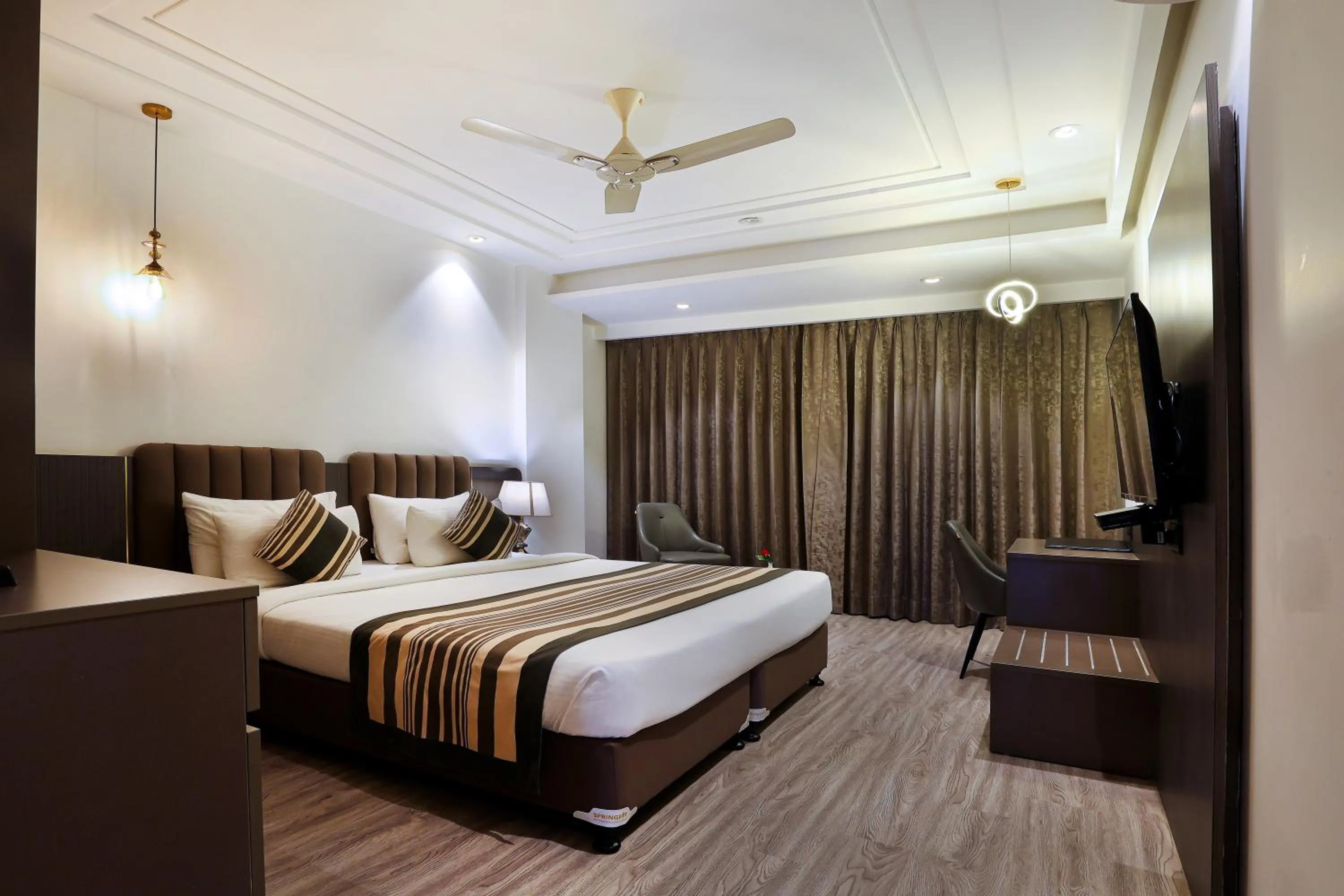 Photo of the whole room, Bed in OPO Iffco Chowk, Gurgaon
