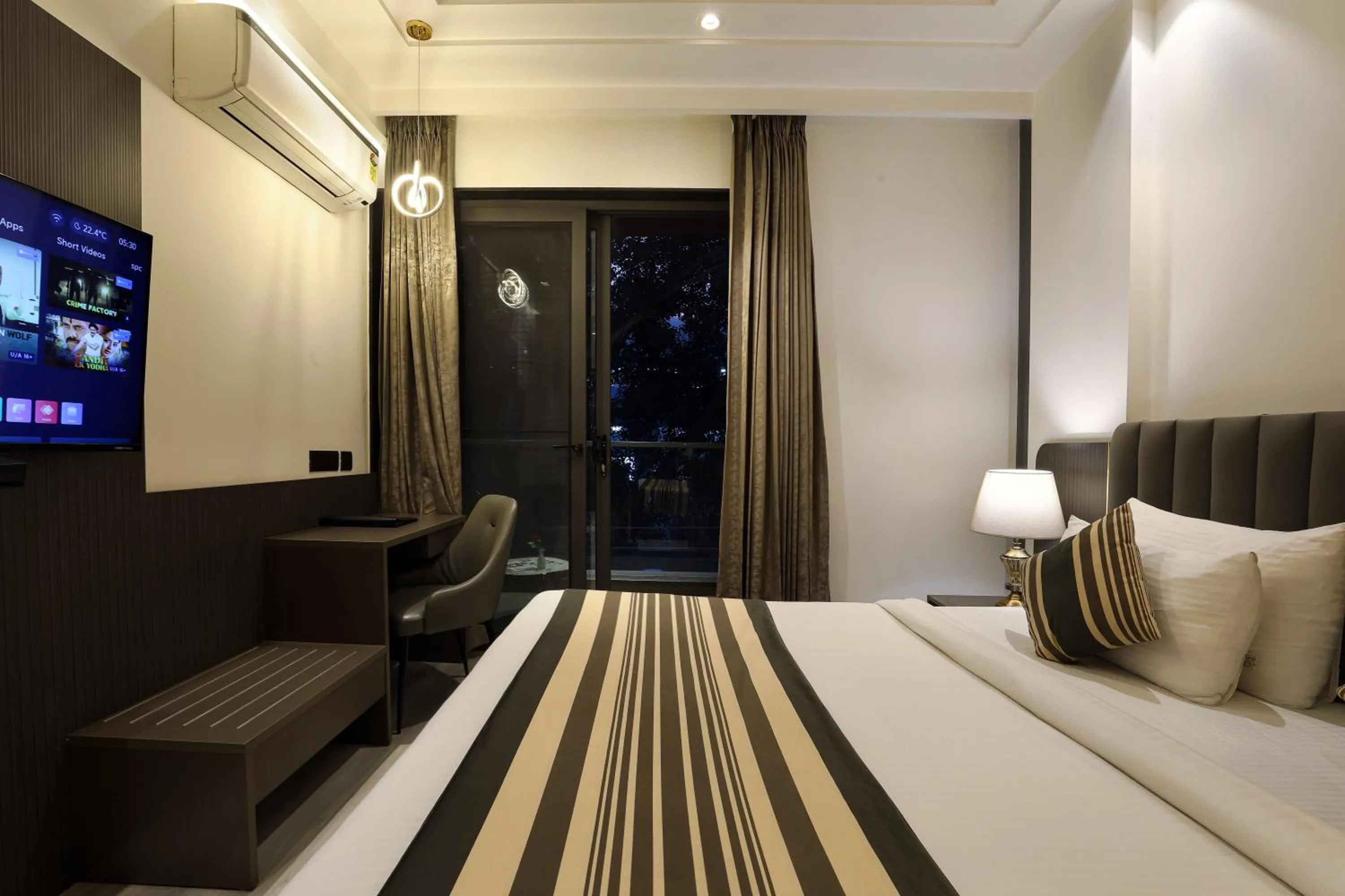 Photo of the whole room, Bed in OPO Iffco Chowk, Gurgaon
