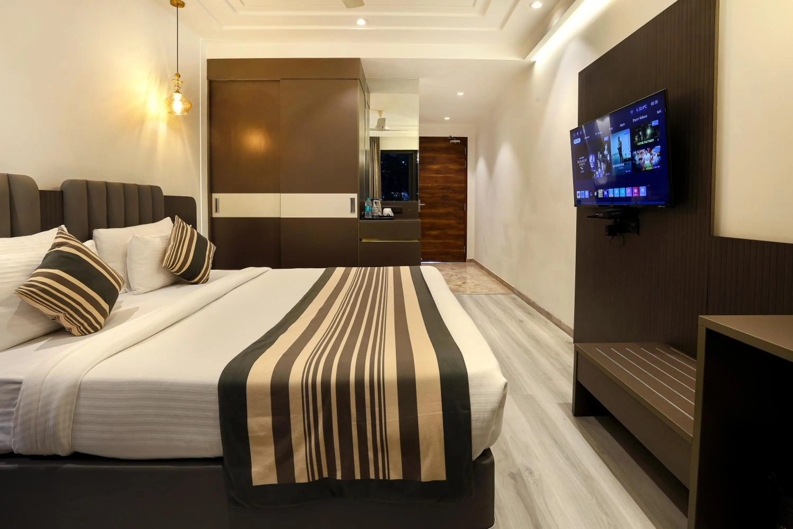 Photo of the whole room, Bed in OPO Iffco Chowk, Gurgaon