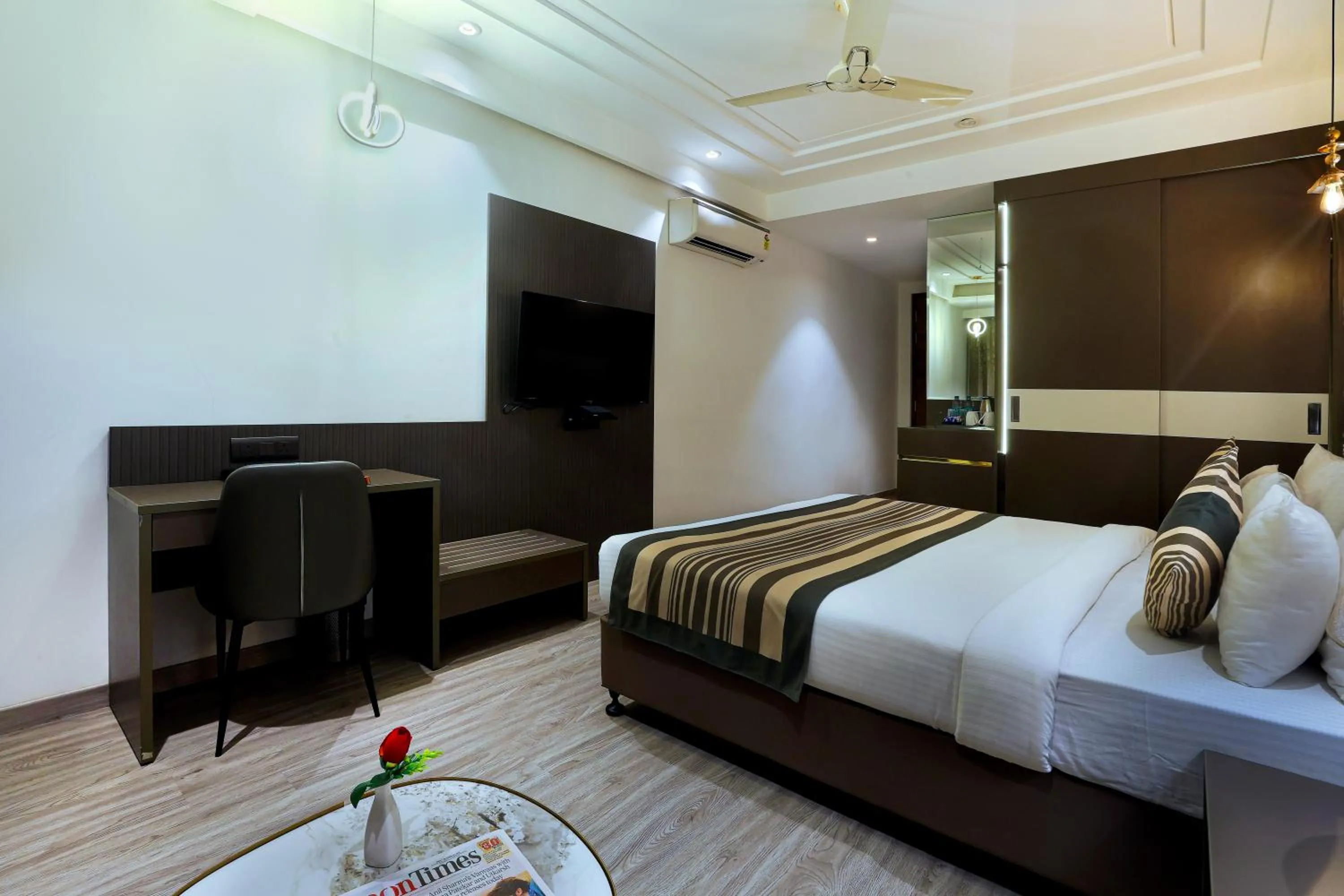Photo of the whole room, Bed in OPO Iffco Chowk, Gurgaon