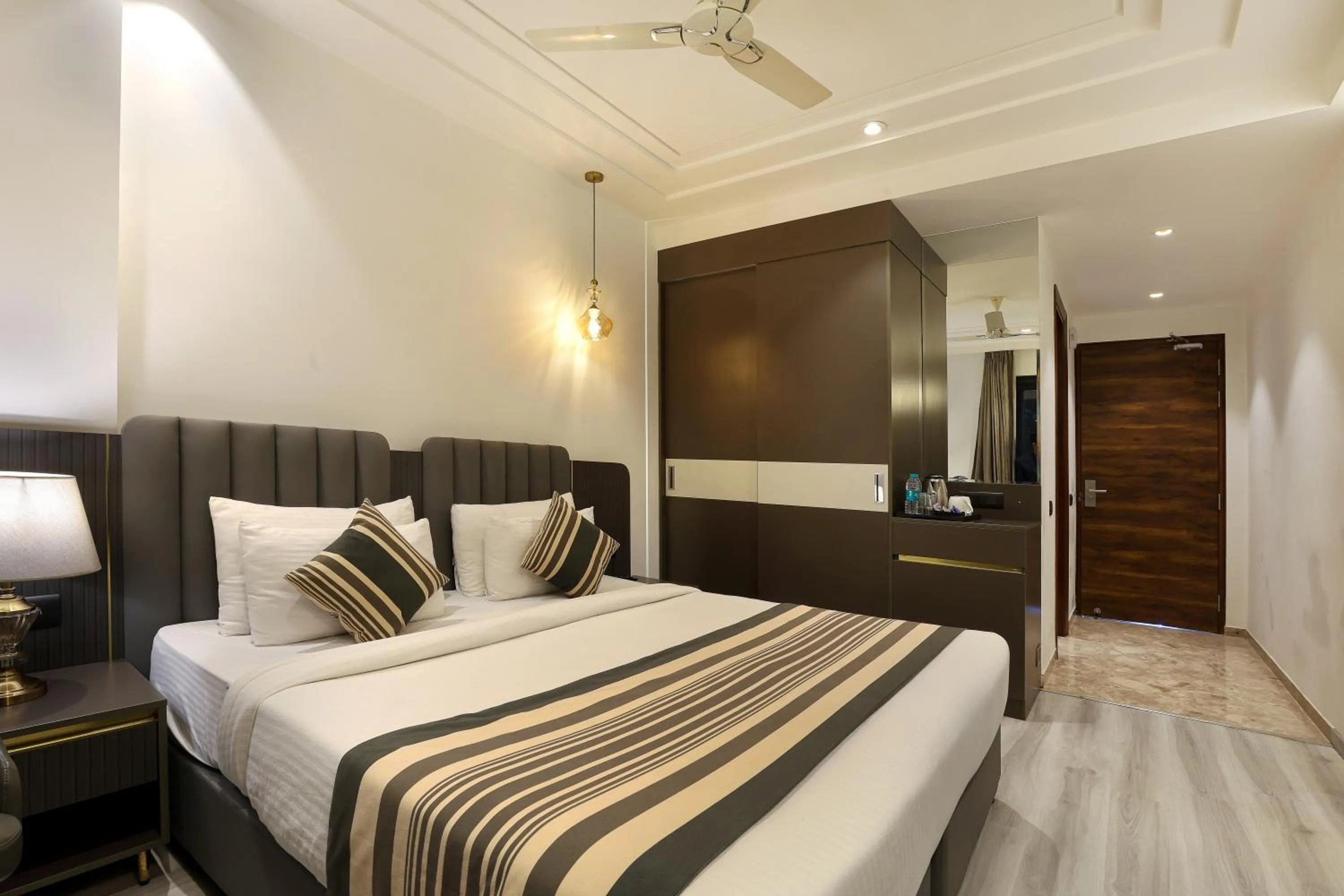 Photo of the whole room, Bed in OPO Iffco Chowk, Gurgaon