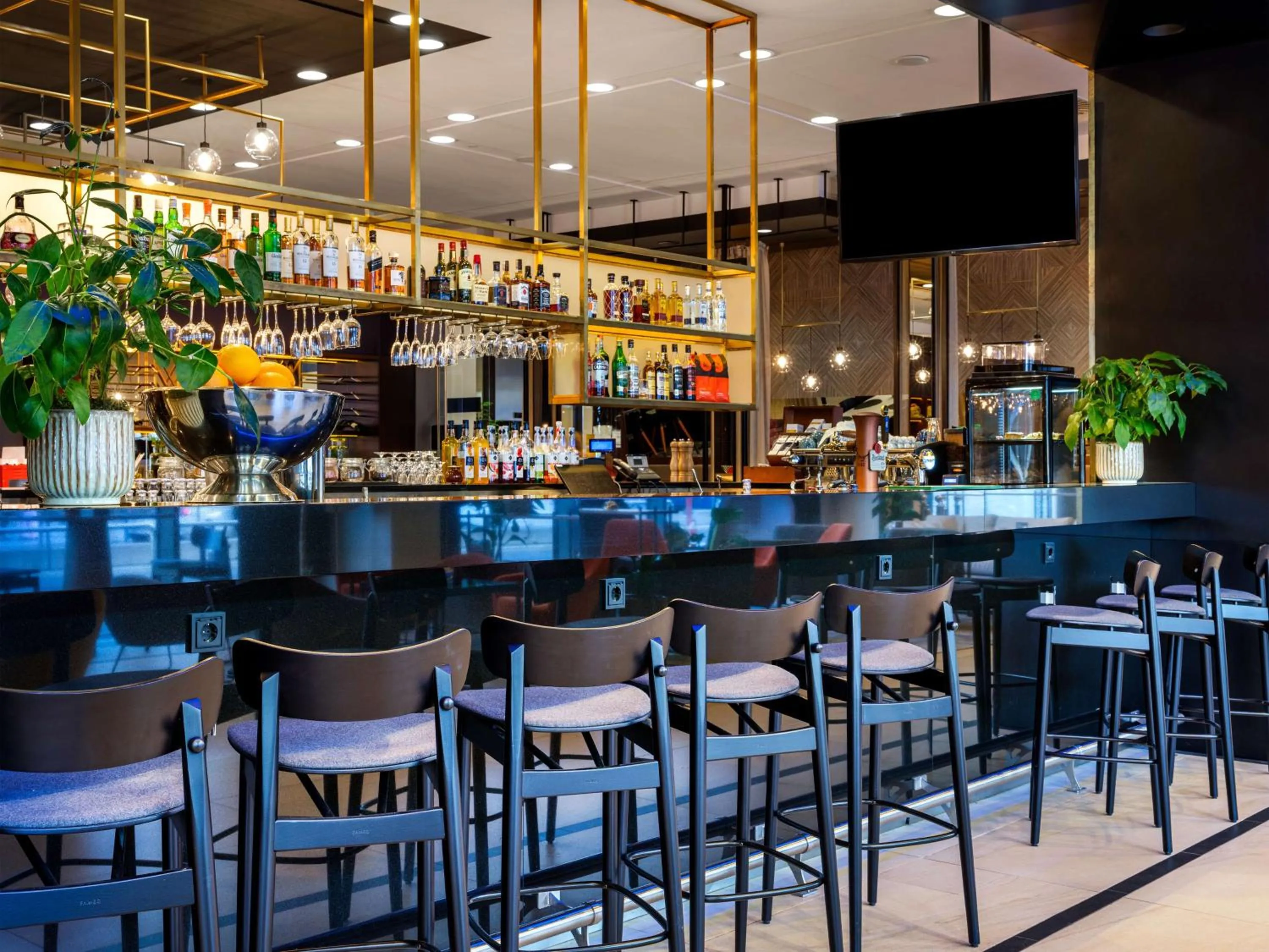 Lounge or bar in Hilton Garden Inn Krakow Airport