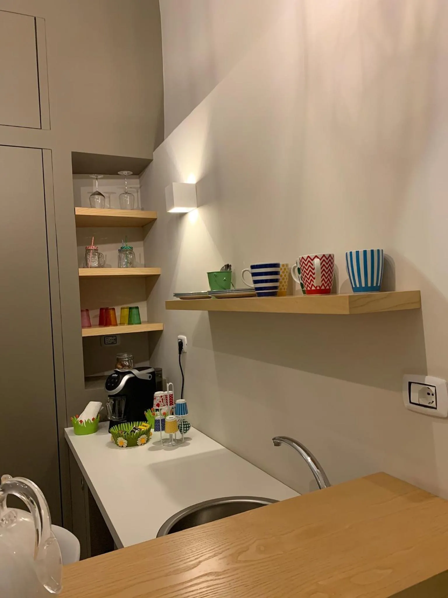 Coffee/tea facilities in La Banchina Holiday Rooms