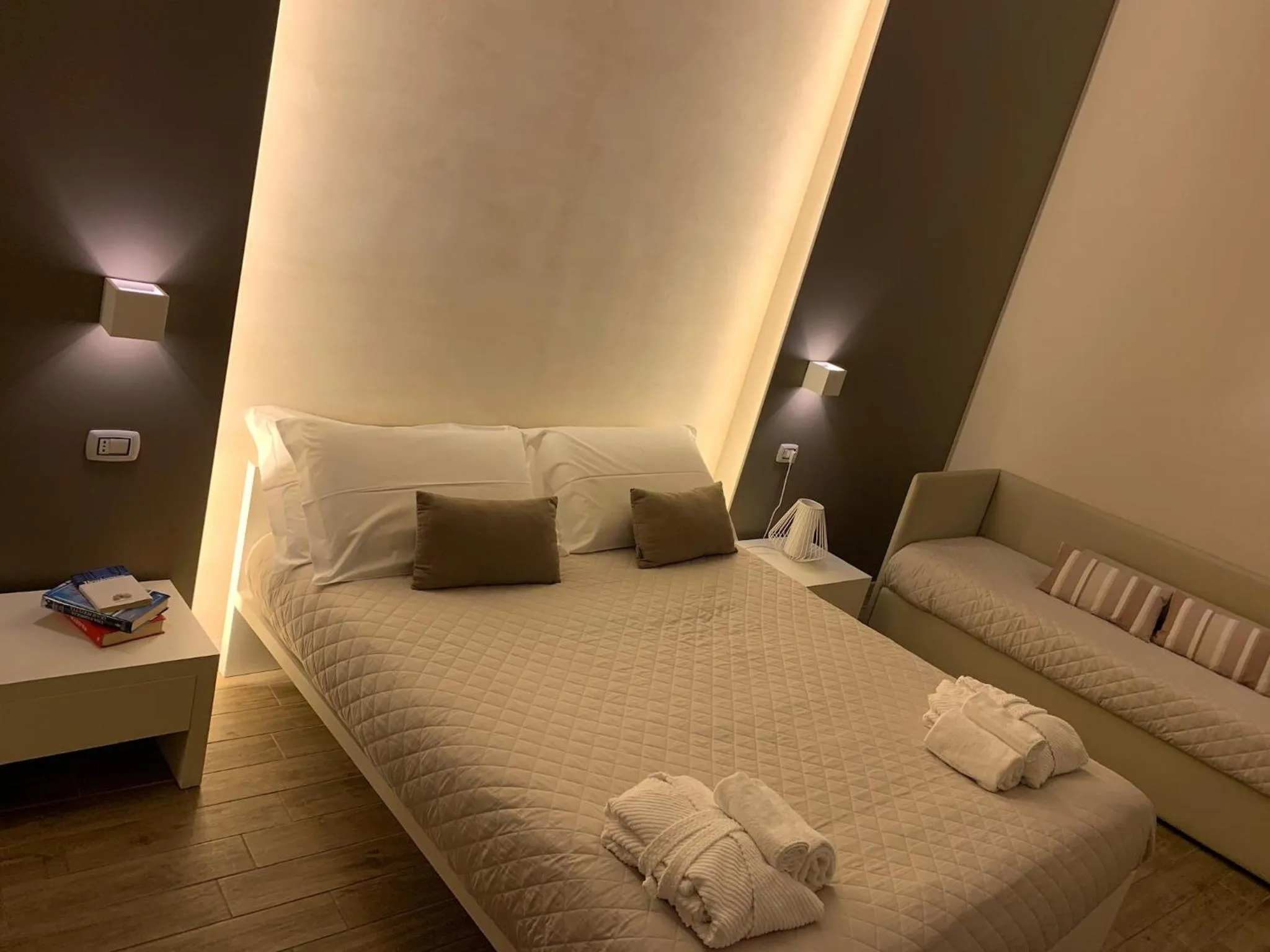 Bed in La Banchina Holiday Rooms