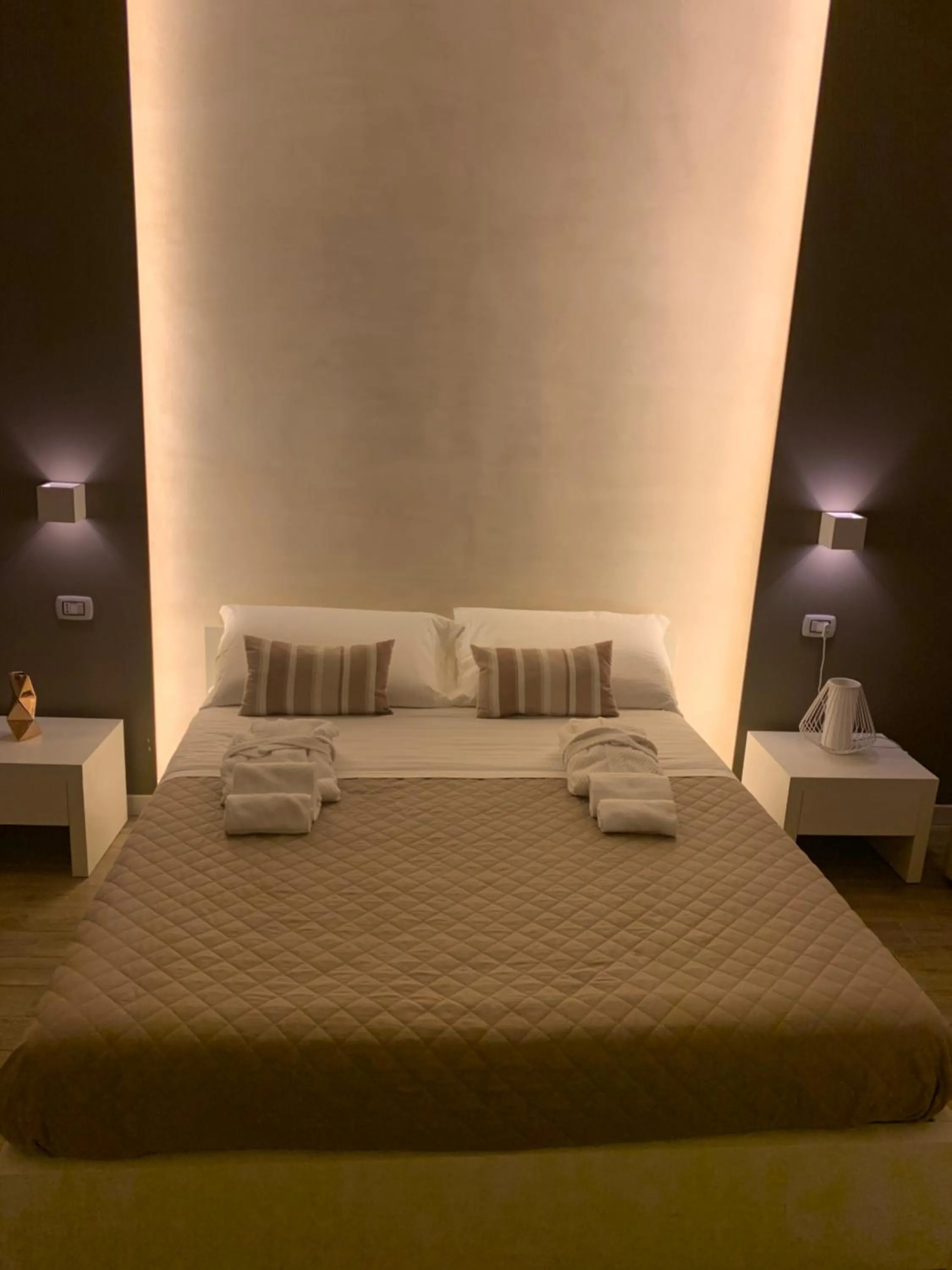 Bed in La Banchina Holiday Rooms