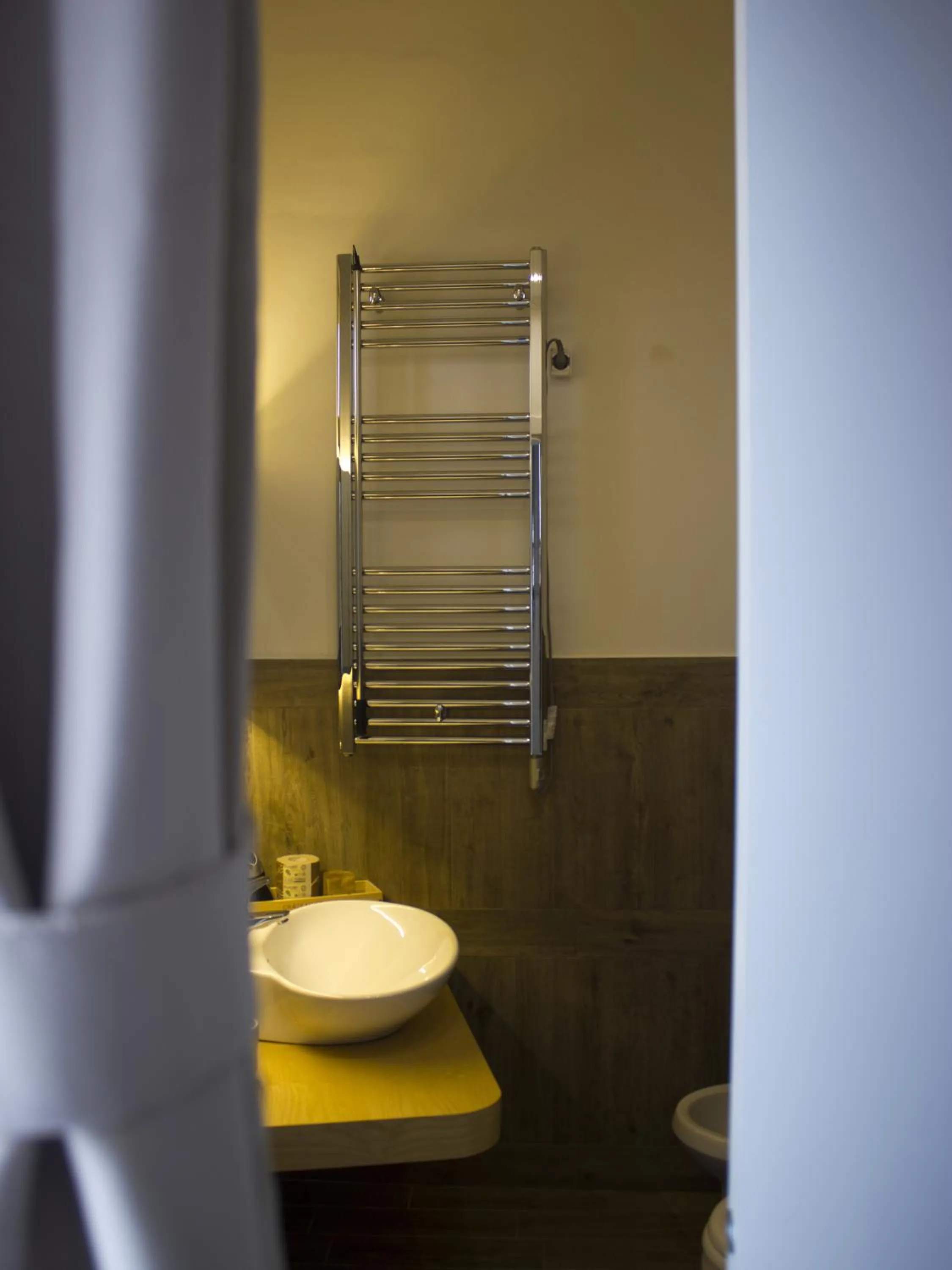 Shower in La Banchina Holiday Rooms