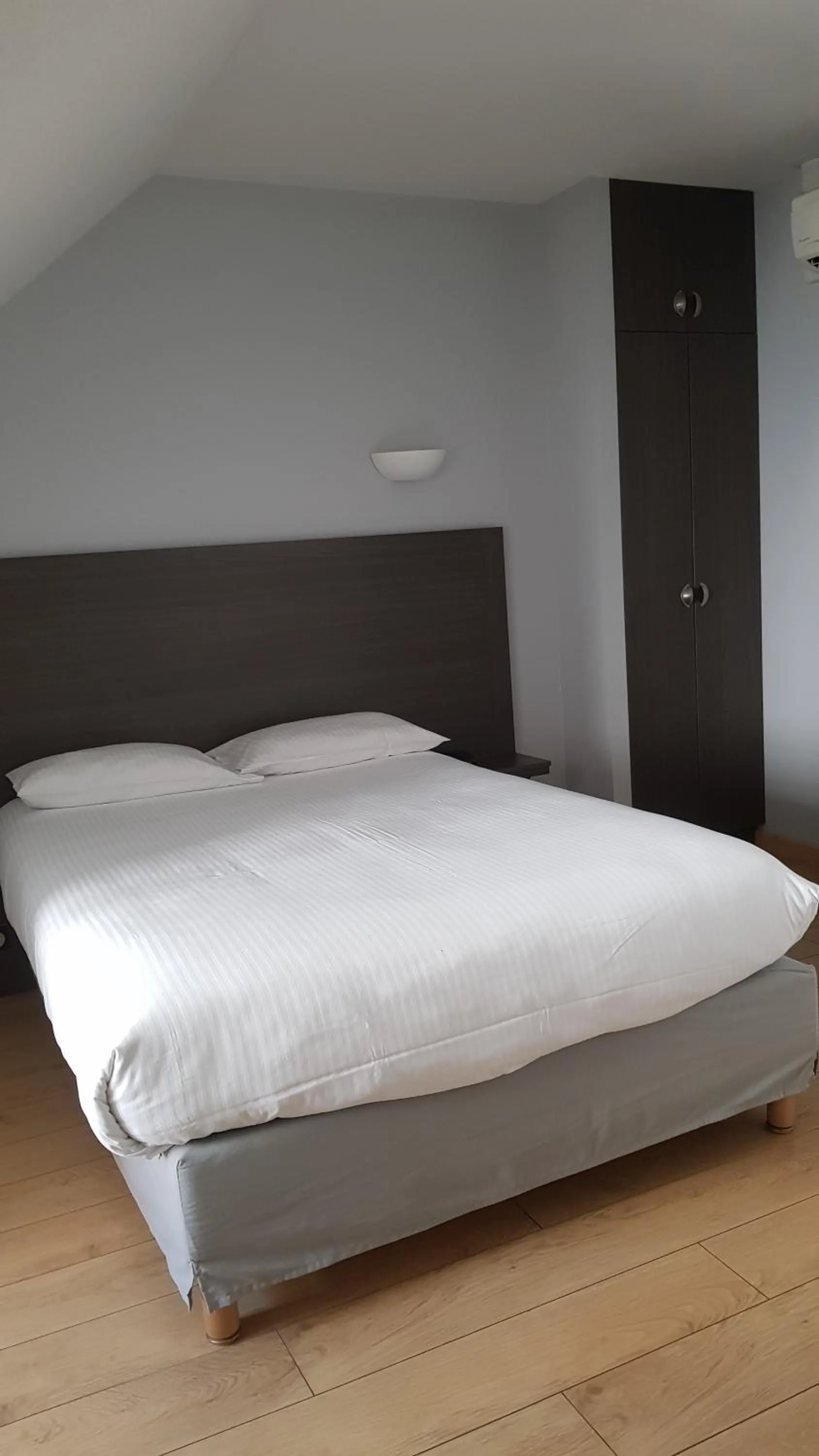 Bedroom, Bed in Logis Hôtel des Deux Forts