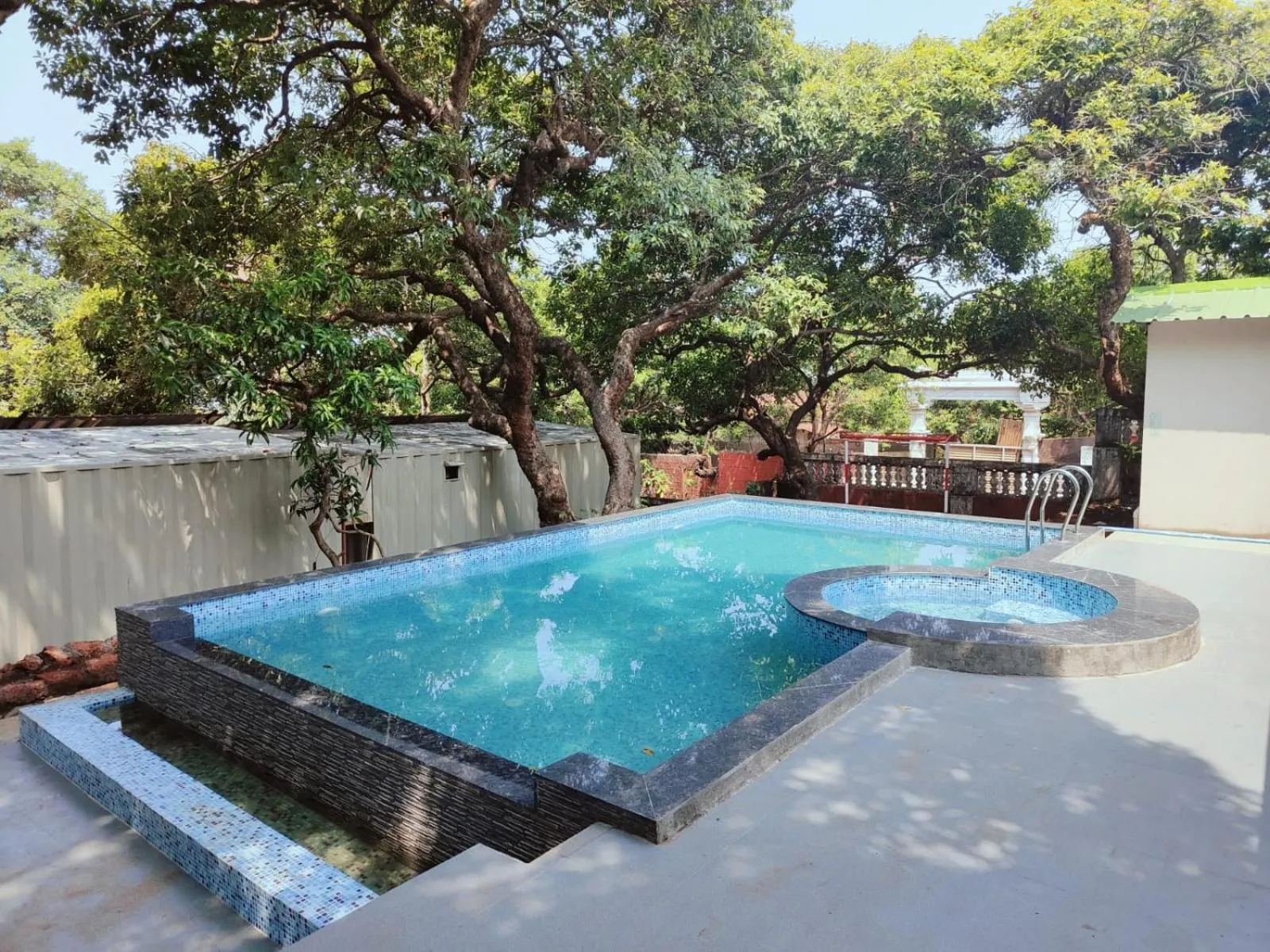 Swimming pool in Rain Raga Resort