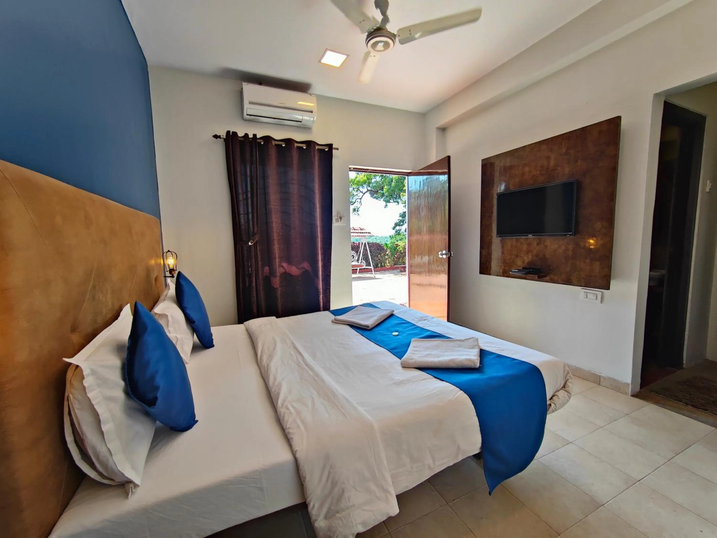 Photo of the whole room, Bed in Rain Raga Resort