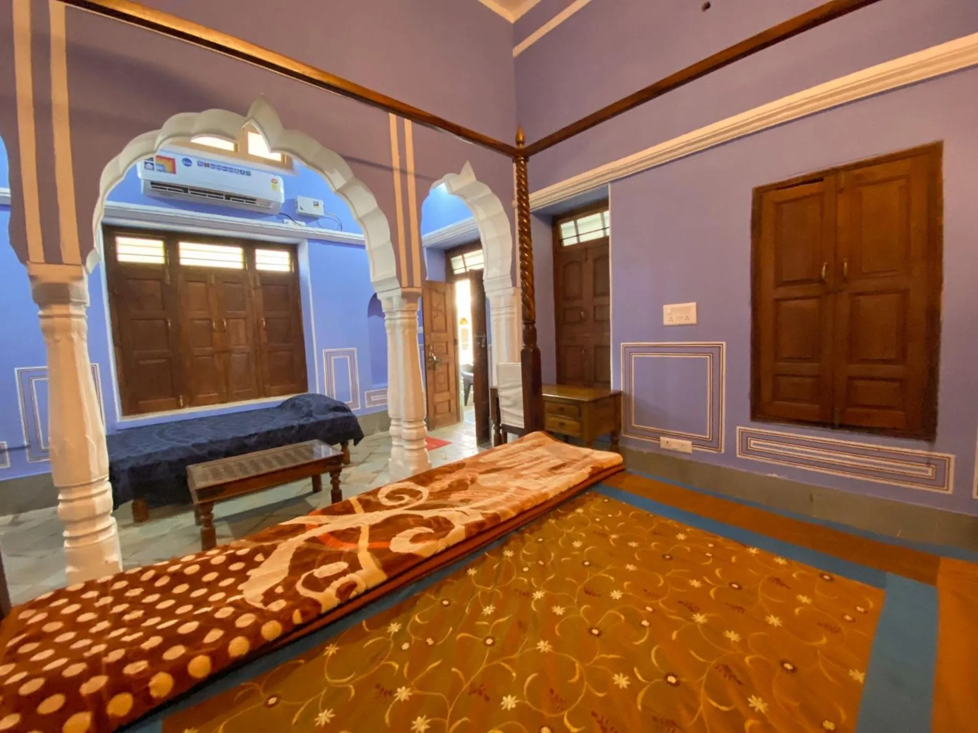 Bed in Hotel Radhika Haveli, Mandawa