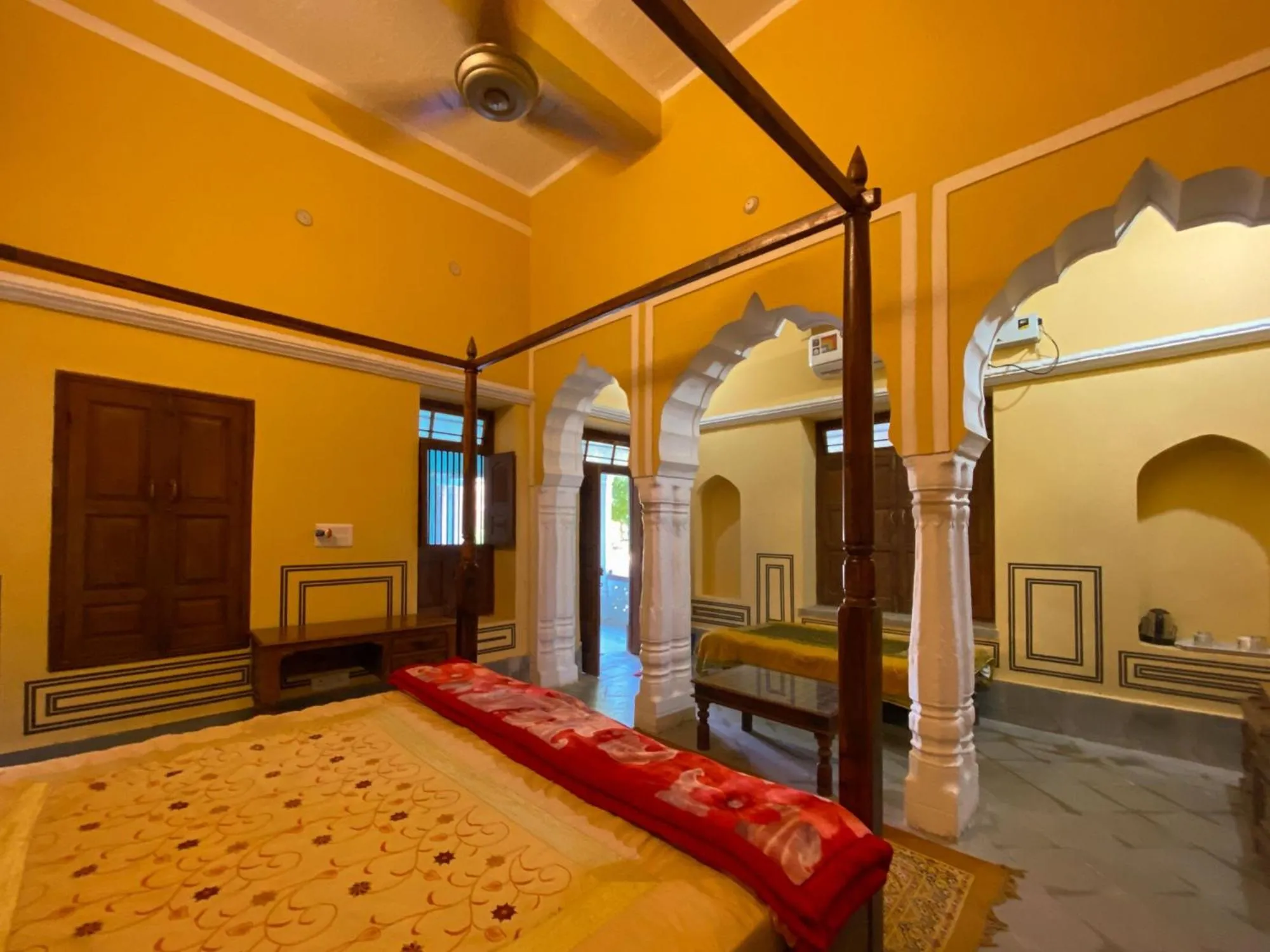 Bed in Hotel Radhika Haveli, Mandawa