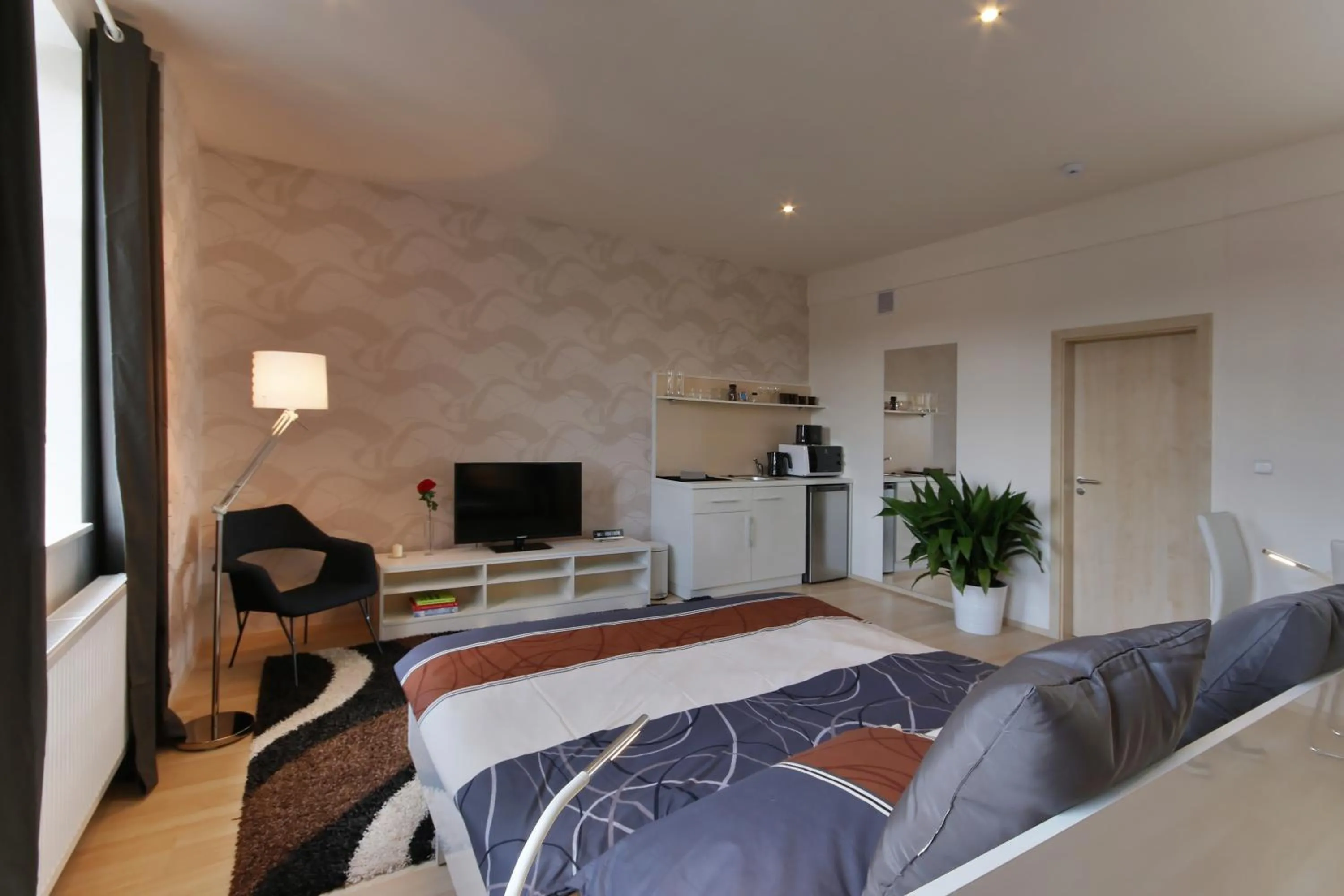 Day in Atrium Apartments