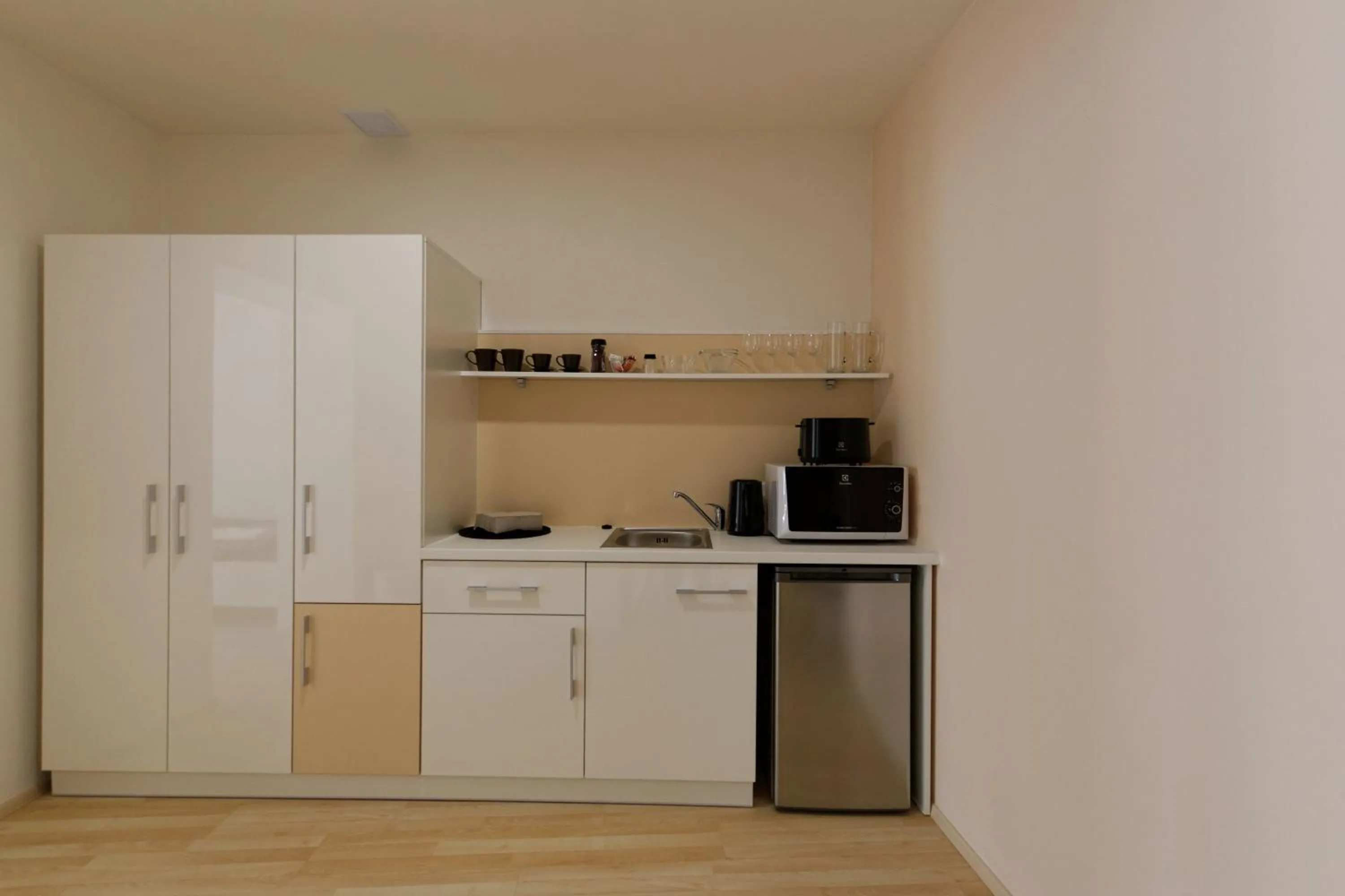Kitchen or kitchenette in Atrium Apartments