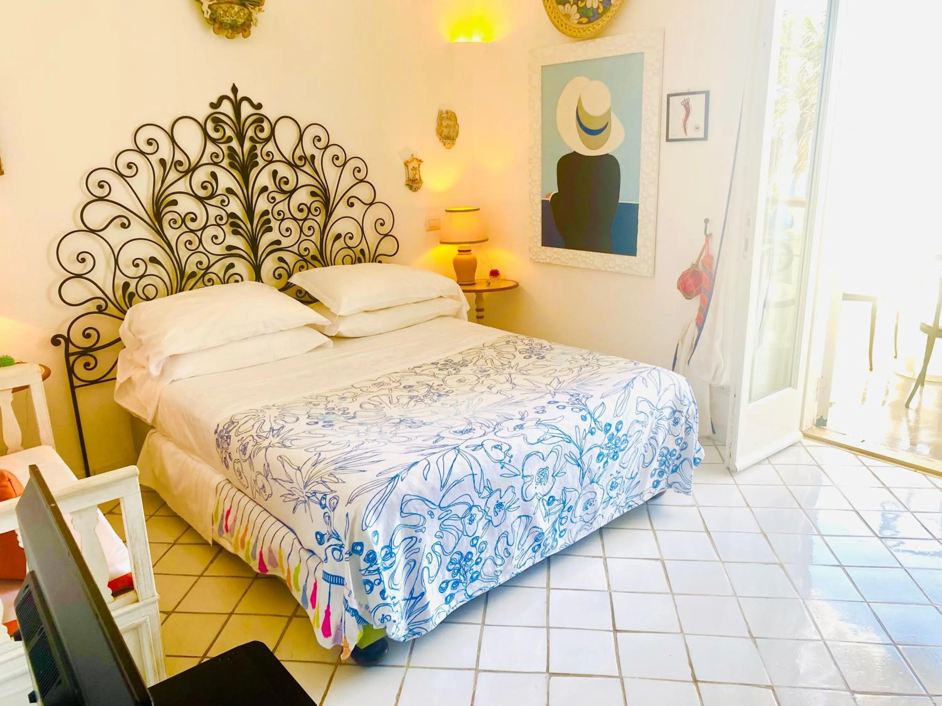 Bedroom in Scala Fenicia 14 by CapriRooms