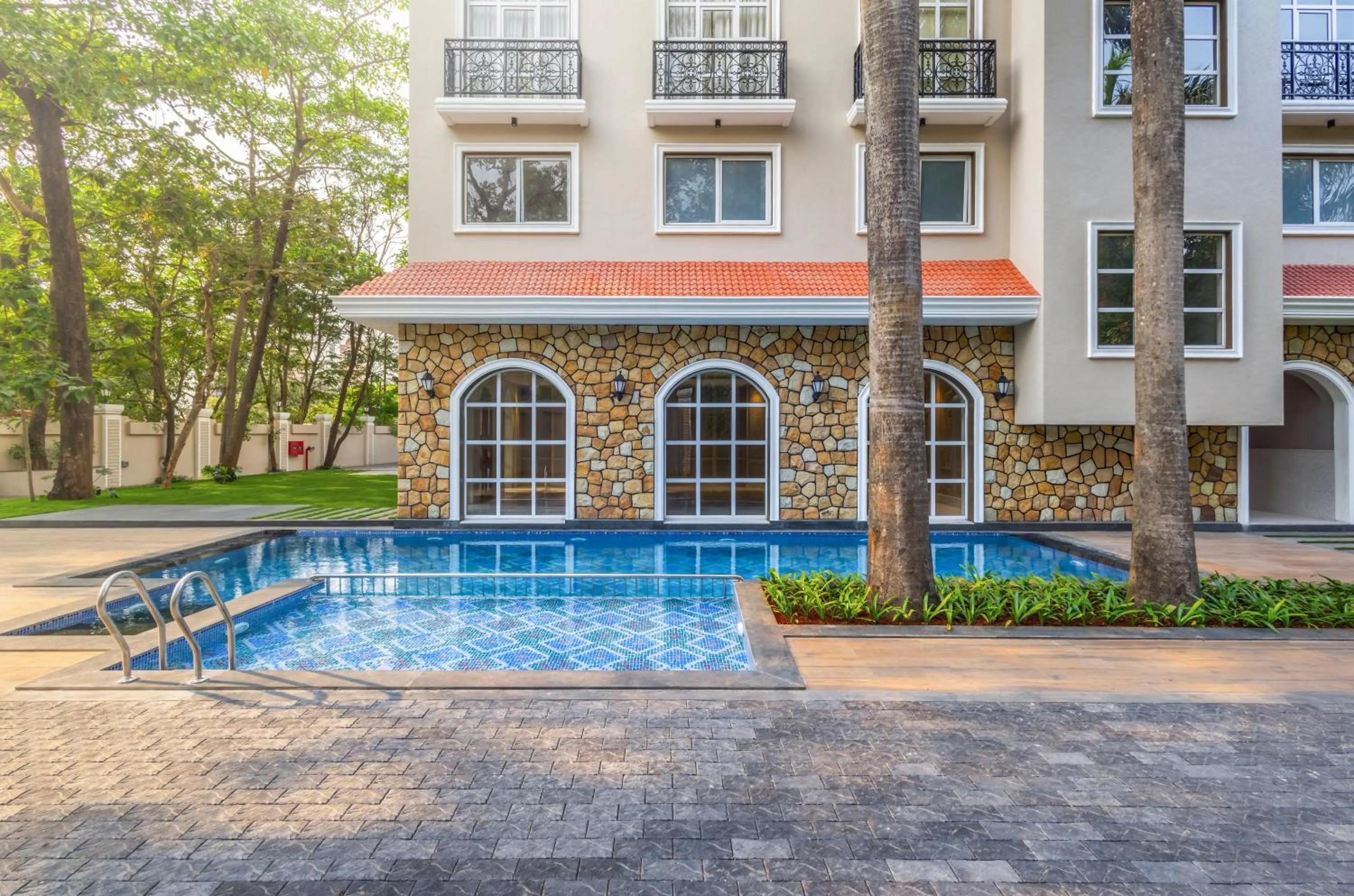 Swimming pool in Enrise by Sayaji Lonavala