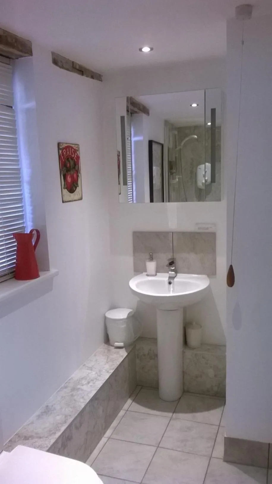 Shower in Strawberry Cottage B&B