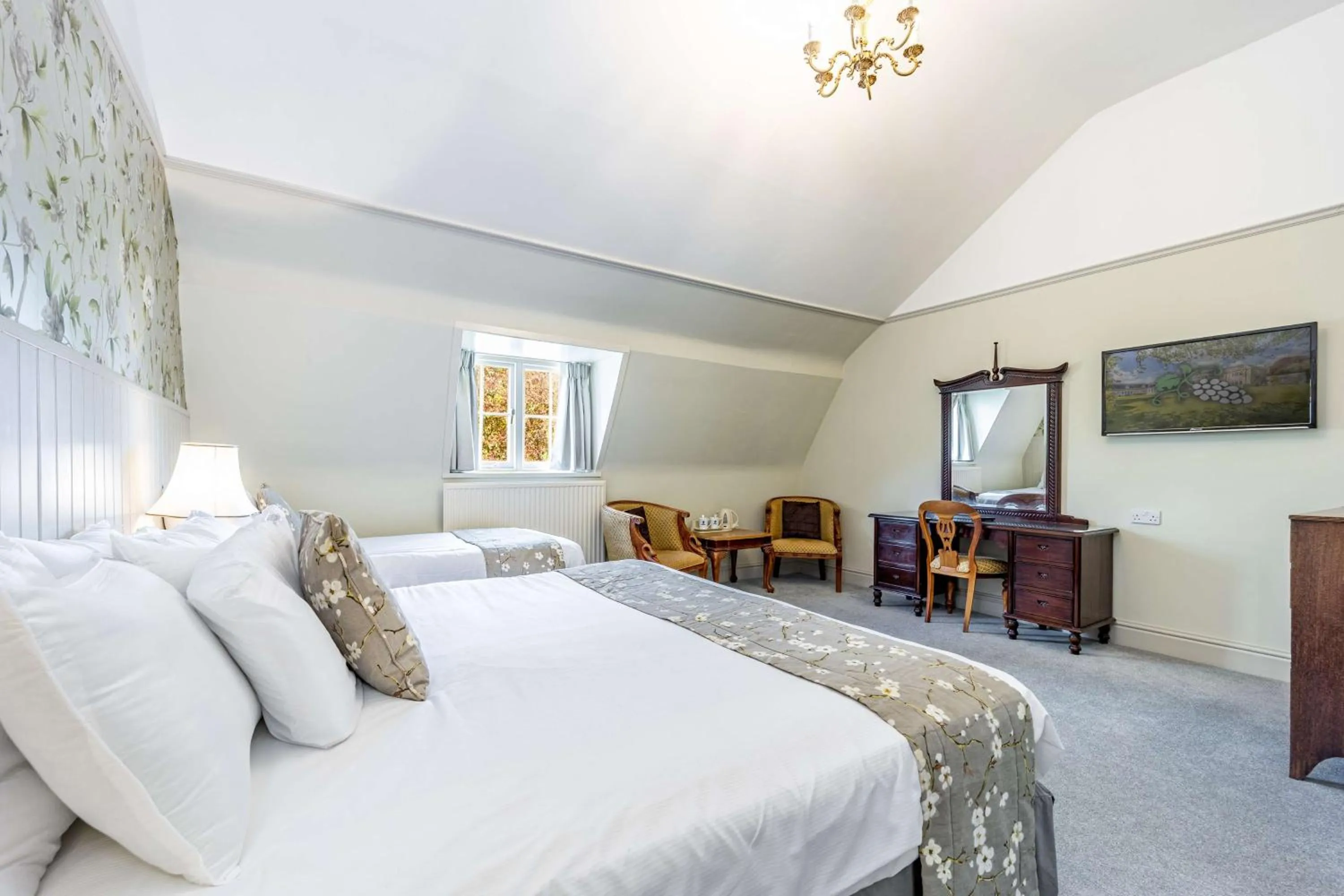 Bedroom, Bed in Leigh Park Country House Hotel & Vineyard, BW Signature Collection