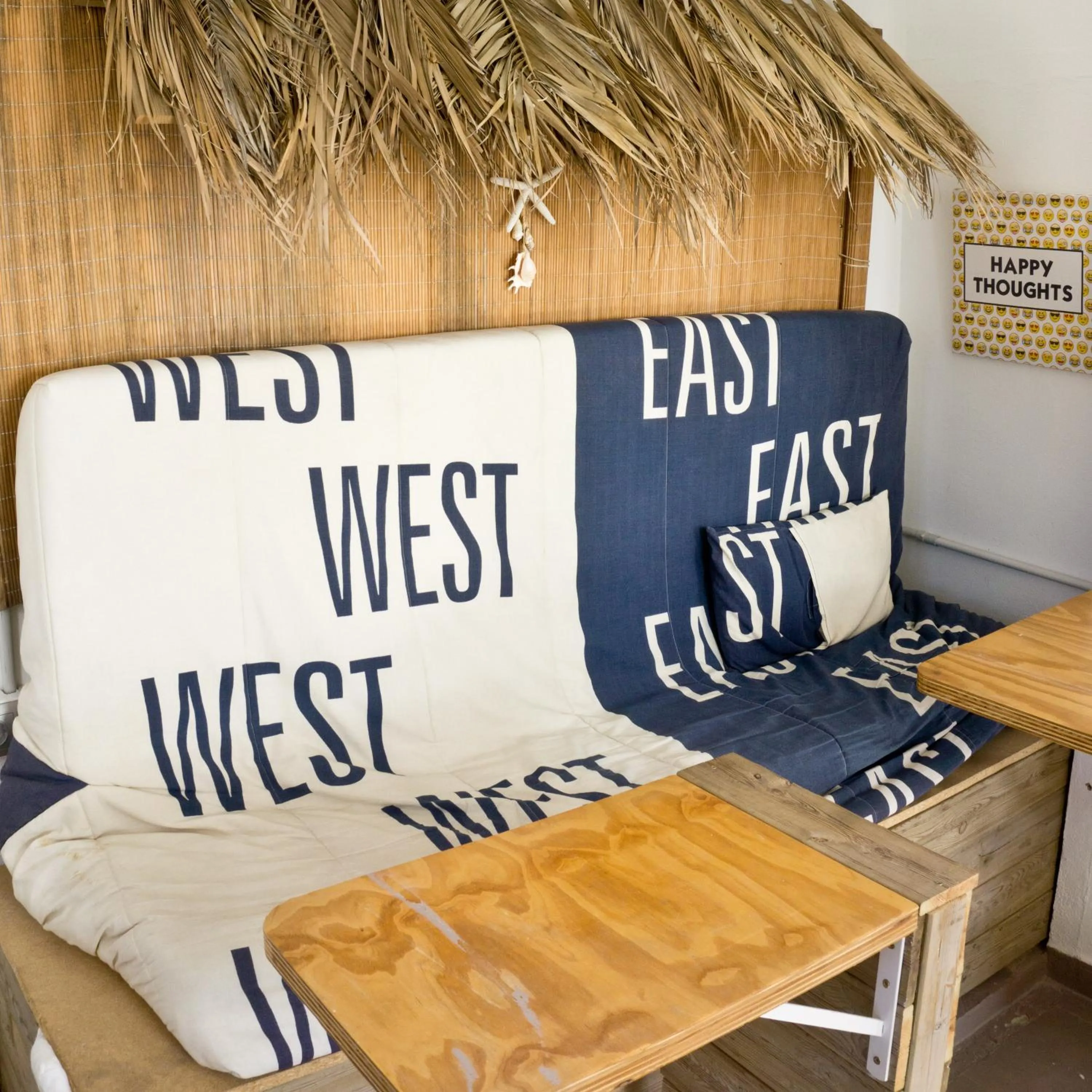 Meeting/conference room in La Cocotera Boutique Hostel & Coworking