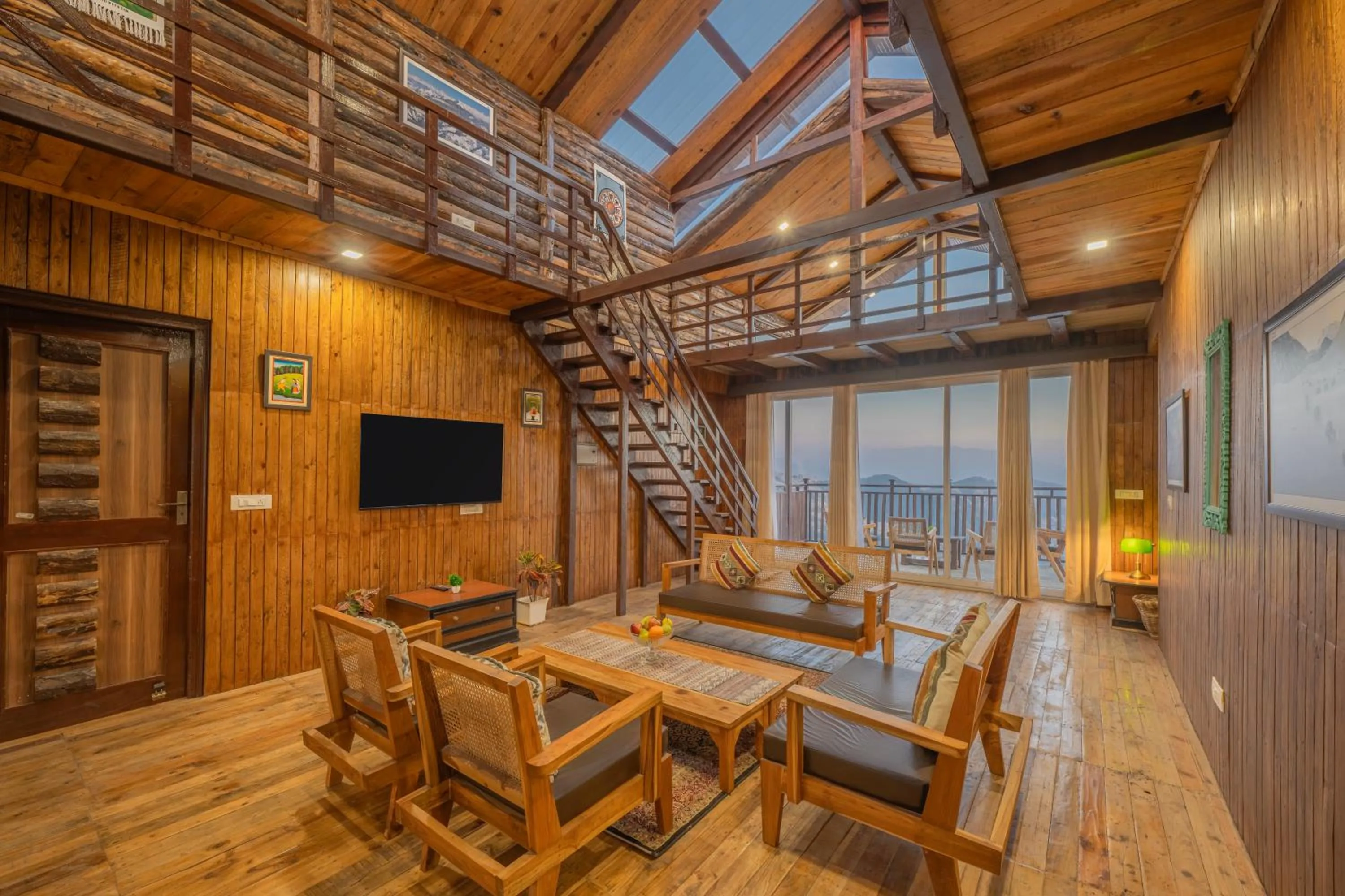 Living room in Hotel Wood Winds - A Best Valley View Hotel