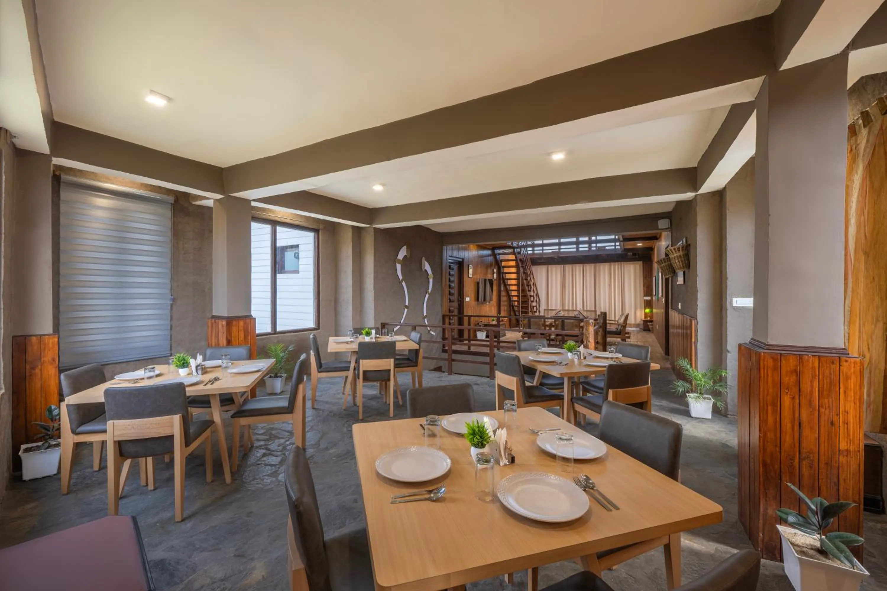 Restaurant/places to eat in Hotel Wood Winds - A Best Valley View Hotel