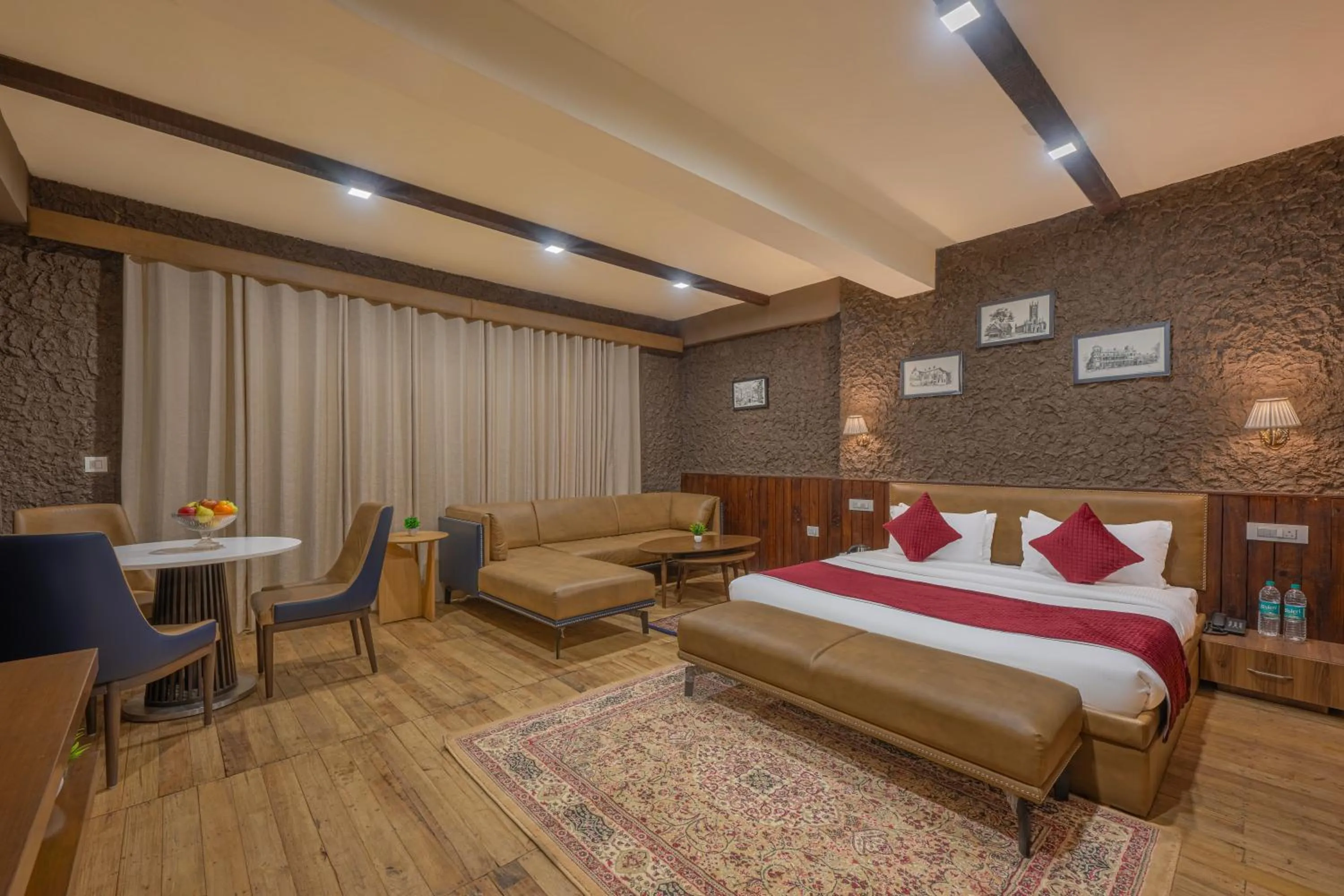 Bed in Hotel Wood Winds - A Best Valley View Hotel