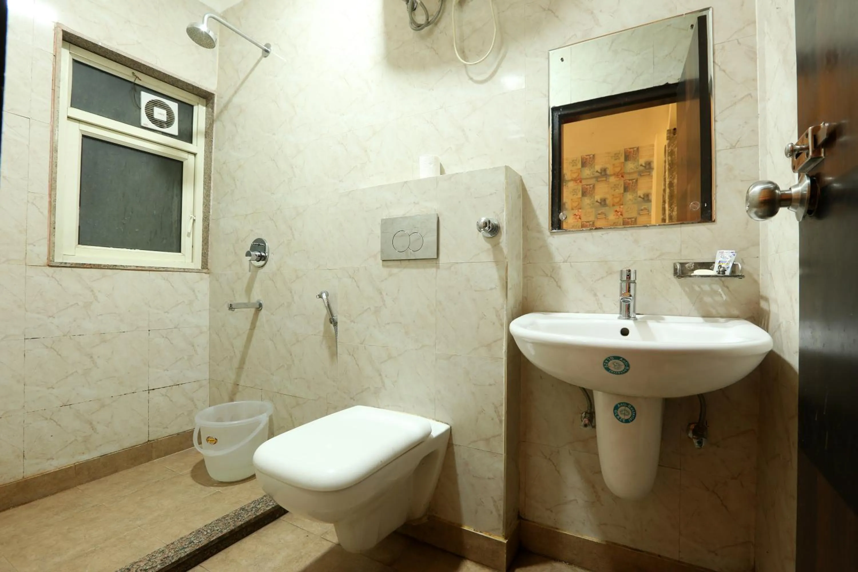 Bathroom in Hotel Ark Suites At Airport