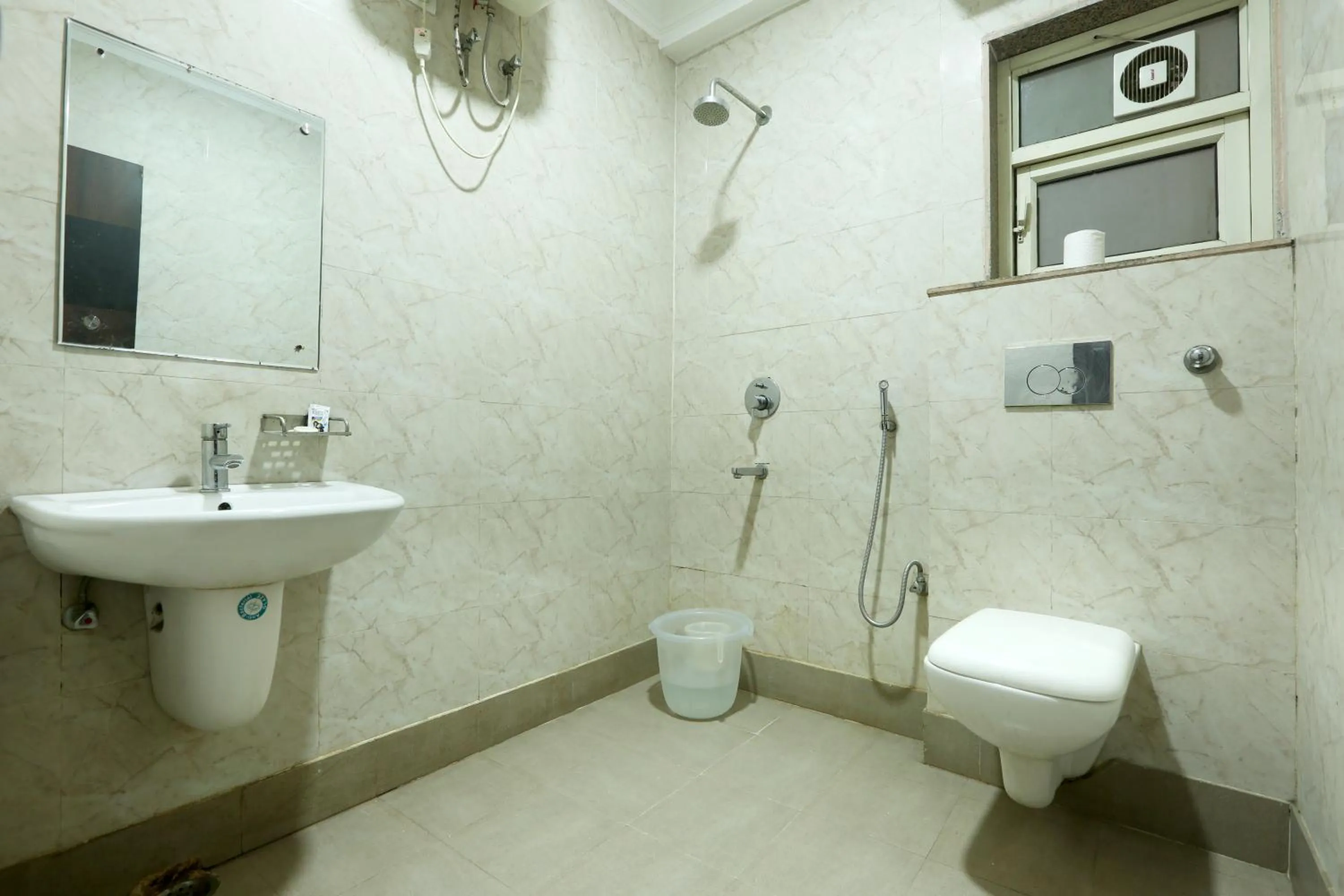Bathroom in Hotel Ark Suites At Airport