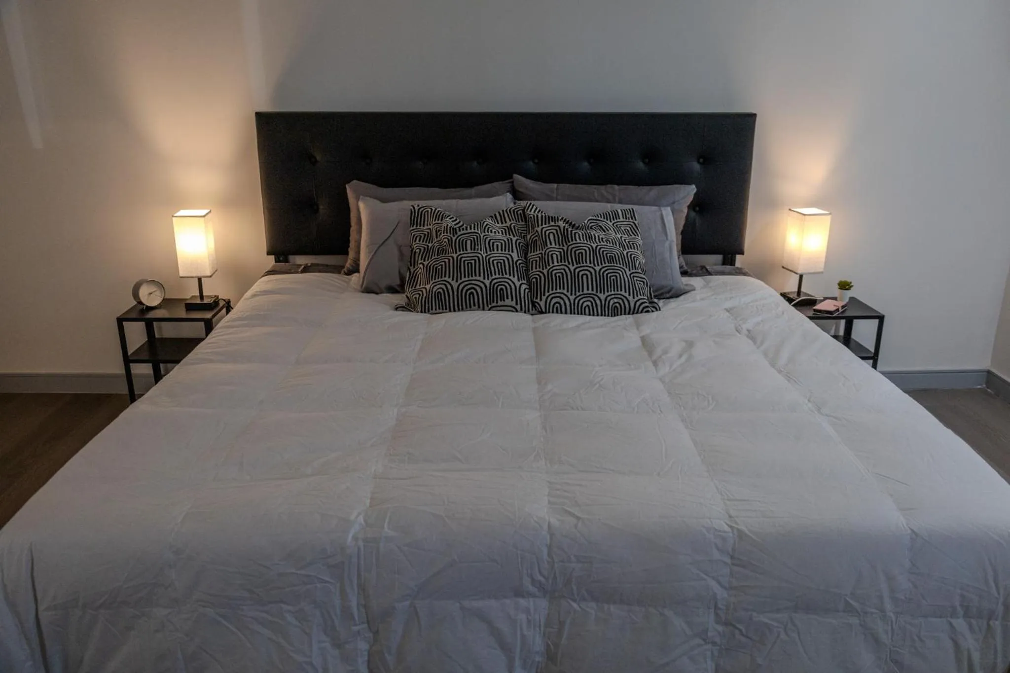 Bed in SHORE VISTA LODGE