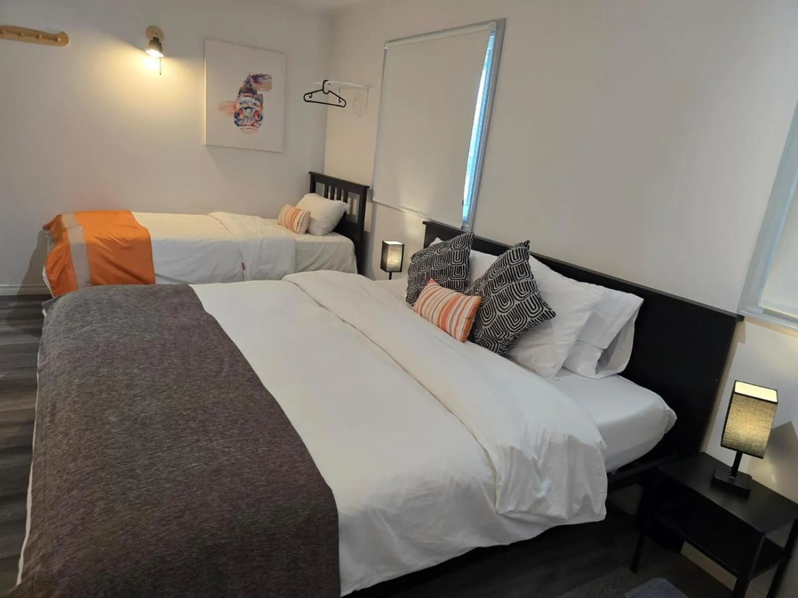 Bed in SHORE VISTA LODGE