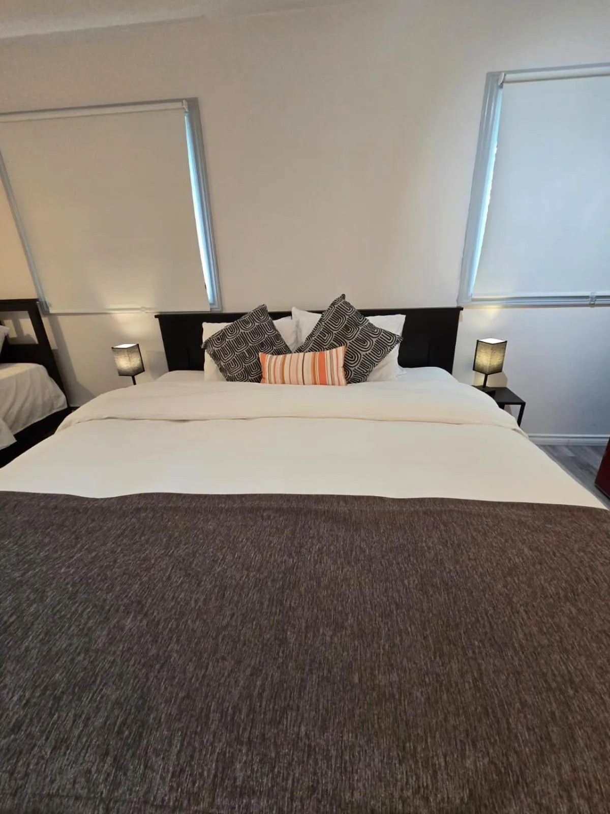 Bed in SHORE VISTA LODGE