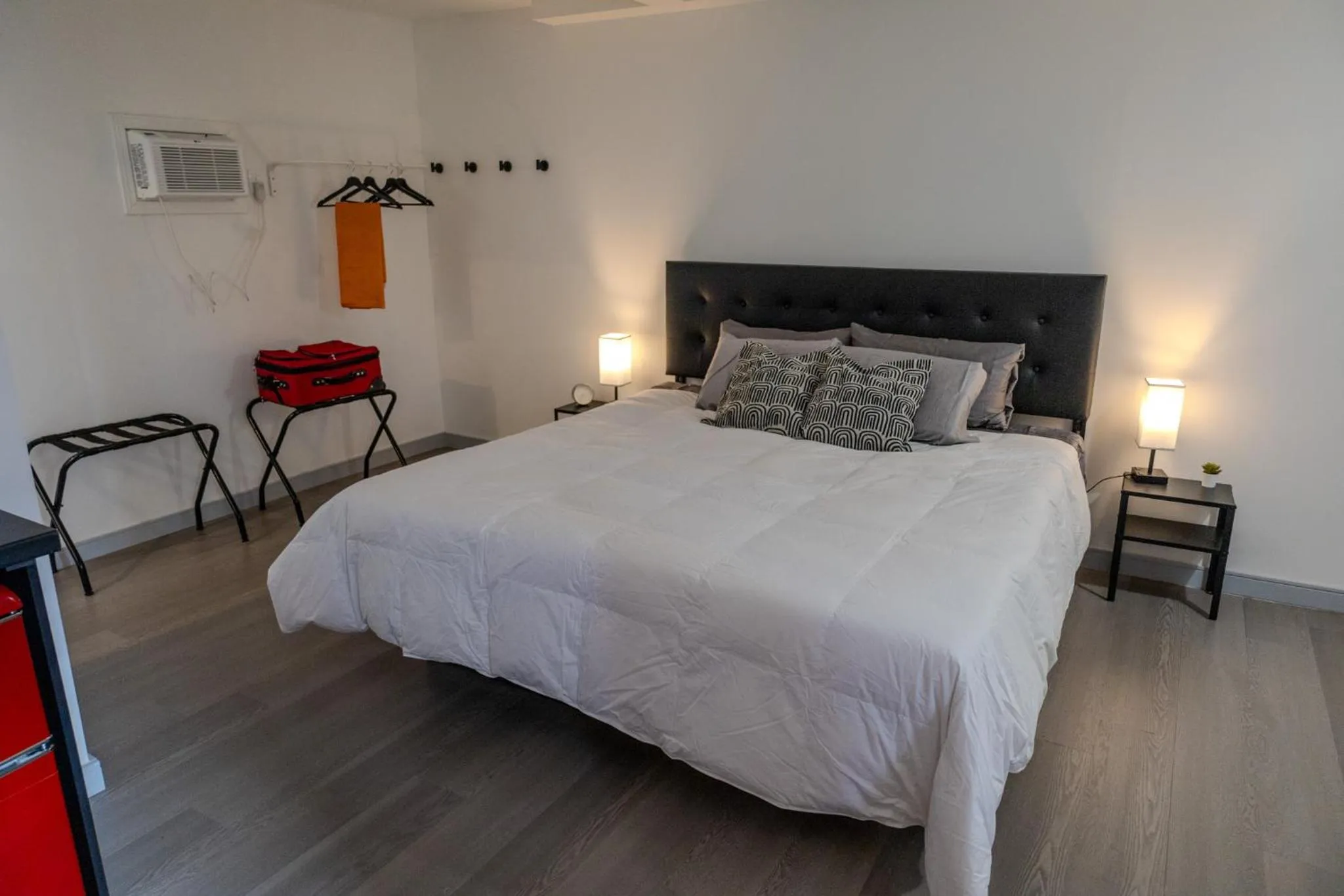 air conditioner, Bed in SHORE VISTA LODGE