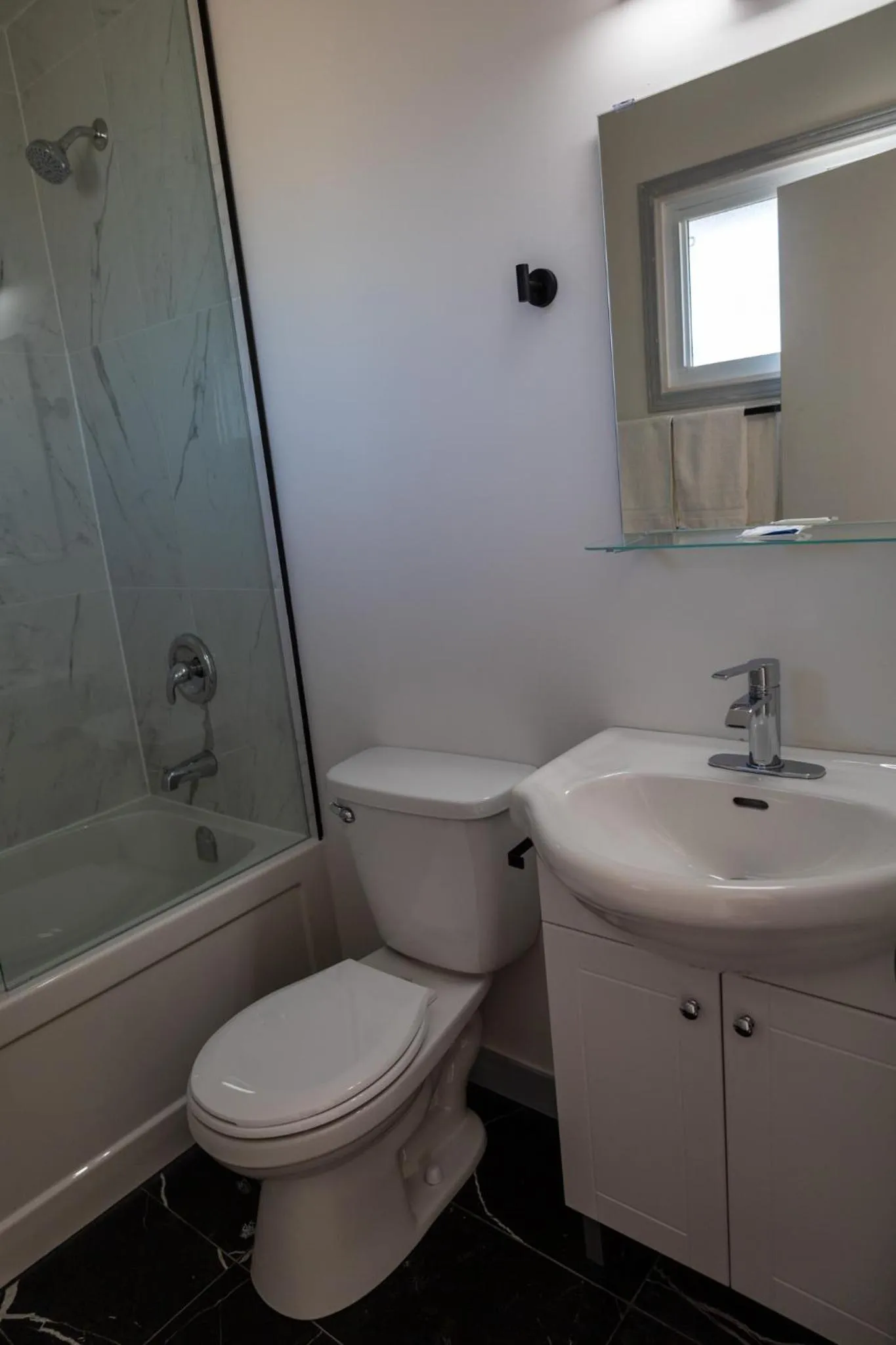 Bathroom in SHORE VISTA LODGE